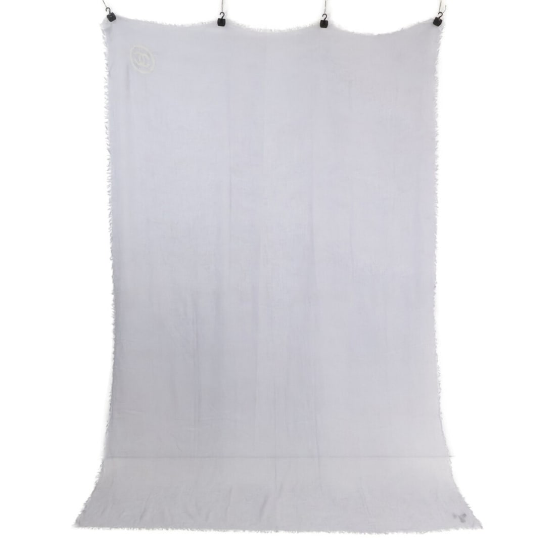 CHANEL Chanel Coco Mark embroidered cashmere modal stole/scarf, gray, women's.: --- Catalog ---Category: SizeSize (LxW): 2.1m x 1.4m / 82.67'' x 55.11''Category: DesignType: StoleColor: GrayGender: WomenCategory: GeneralBrand: Chanel--- Item List ---Section: ConditionRanking: Ran
