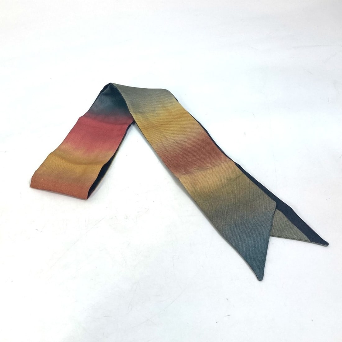 Christian Dior Dior Tie-dye Logo Mitza Bandeau Scarf Silk Women's Multicolor: --- Catalog ---Category: SizeSize (LxW): 6cm x 95cm / 2.36'' x 37.4''Category: DesignType: ScarfColor: Multi-colorGender: WomenMaterial: Silk Category: GeneralBrand: Christian Dior--- Item List ---Sec