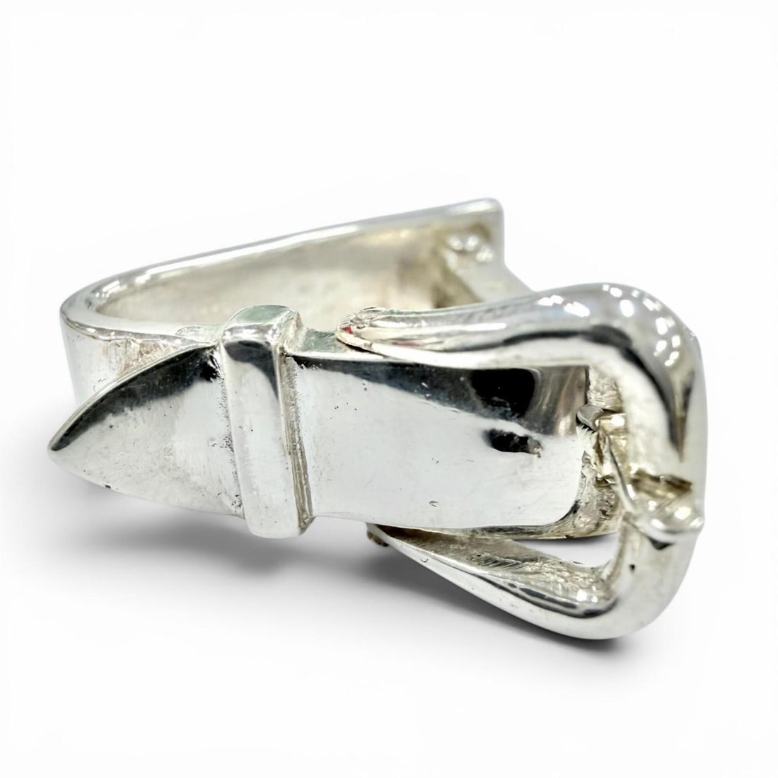 HERMES Vintage 1970s Ceinture SV800 Belt Motif Scarf Ring, Silver, Weight 5.0g, Women's: --- Catalog ---Category: DesignType: Scarf ringColor: SilverGender: WomenCategory: GeneralBrand: HermesCategory: Physical PropertiesSize (HxWxD): 7cm x 5.00mm / 2.75'' x 0.19''--- Item List ---Section