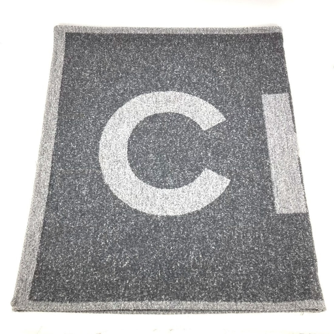 CHANEL 19K Logo Large Stole Blanket Scarf Cashmere Wool Men's Women's Gray: --- Catalog ---Category: SizeSize (LxW): 2.4m x 72.5cm / 94.48'' x 28.54''Category: DesignType: StoleColor: GrayGender: Men,WomenMaterial: Cashmere , Wool Category: GeneralBrand: ChanelCountry of Orig