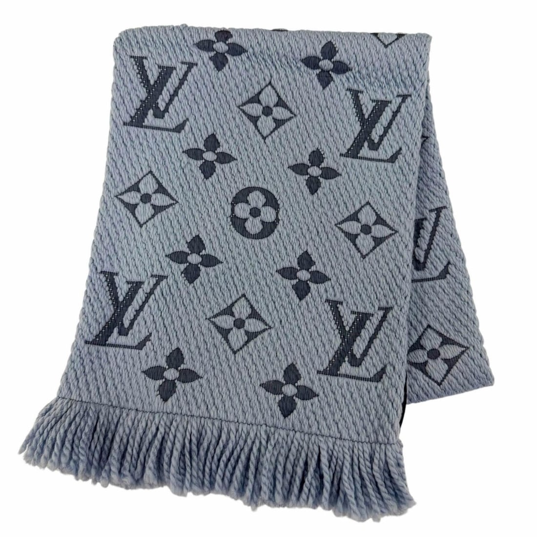 LOUIS VUITTON M75702 Echarpe Logomania Wool Silk Fringe Stole Scarf Blue Made in Italy Authentic: --- Catalog ---Category: SizeSize (LxW): 1.51m x 30cm / 59.44'' x 11.81''Category: DesignType: StoleColor: BlueGender: WomenMaterial: Wool , Silk Category: GeneralMPN: M75702Brand: Louis VuittonCountr