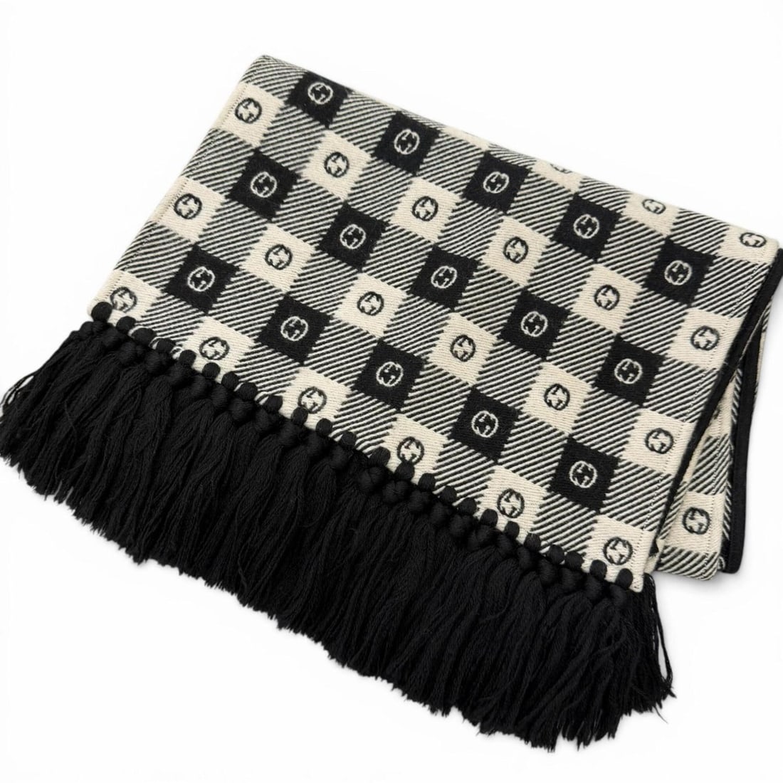 GUCCI 633990 Interlocking G Check Pattern Fringe Stole/Scarf, Black/Ivory, 35 x 190cm, Made in: --- Catalog ---Category: SizeSize (LxW): 1.7m x 31cm / 66.92'' x 12.2''Category: DesignType: StoleColor: Black, IvoryGender: MenMaterial: Wool , Cotton Category: GeneralMPN: 633990Brand: GucciCountry 