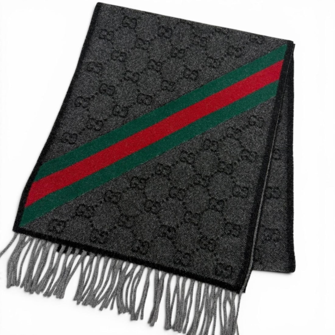 GUCCI 570603 Wool GG Logo Web Stripe Fringe Scarf/Shawl, Grey, 37 x 190cm, Made in Italy, Authentic,: --- Catalog ---Category: SizeSize (LxW): 1.9m x 37cm / 74.8'' x 14.56''Category: DesignType: StoleColor: GrayGender: MenMaterial: Wool Category: GeneralBrand: GucciCountry of Origin: Italy--- Item Lis