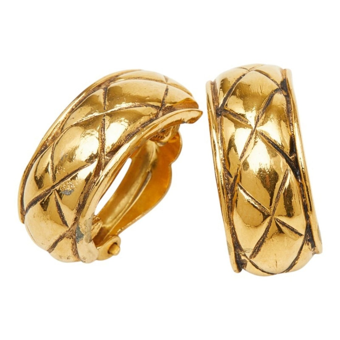 Chanel Matelassé Earrings, Gold Plated (GP), Women's.: --- Catalog ---Category: SizeSize (HxWxD): 26.10mm x 11.40mm / 1.03'' x 0.45''Category: DesignType: Clip earringsColor: GoldGender: WomenMaterial: Gold platingCategory: GeneralBrand: Chanel--- Item Li