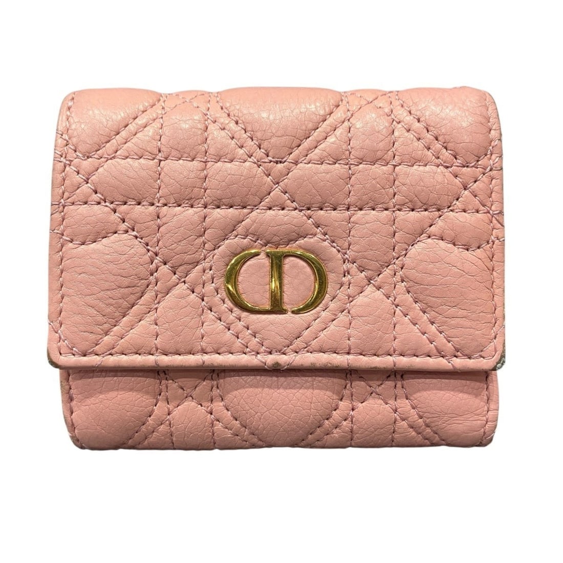 Christian Dior Dior Caro Hibiscus Wallet Tri-fold Leather: --- Catalog ---Category: SizeSize (HxWxD): 8.5cm x 10cm x 2cm / 3.34'' x 3.93'' x 0.78''Category: DesignType: Wallet (tri-fold)Color: PinkGender: WomenMaterial: Leather Category: GeneralBrand: Christi