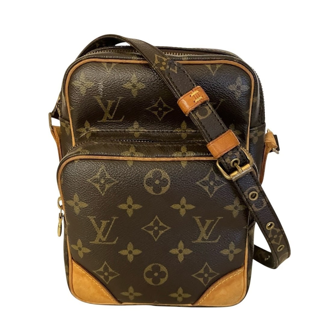 Louis Vuitton Amazon Shoulder Bag, Monogram Canvas, M45236: --- Catalog ---Category: SizeSize (HxWxD): 21cm x 16cm x 9cm / 8.26'' x 6.29'' x 3.54''Strap Length: 112cm - 130cm / 44.09'' - 51.18''Category: DesignType: Shoulder bagColor: BrownGender: WomenMateria