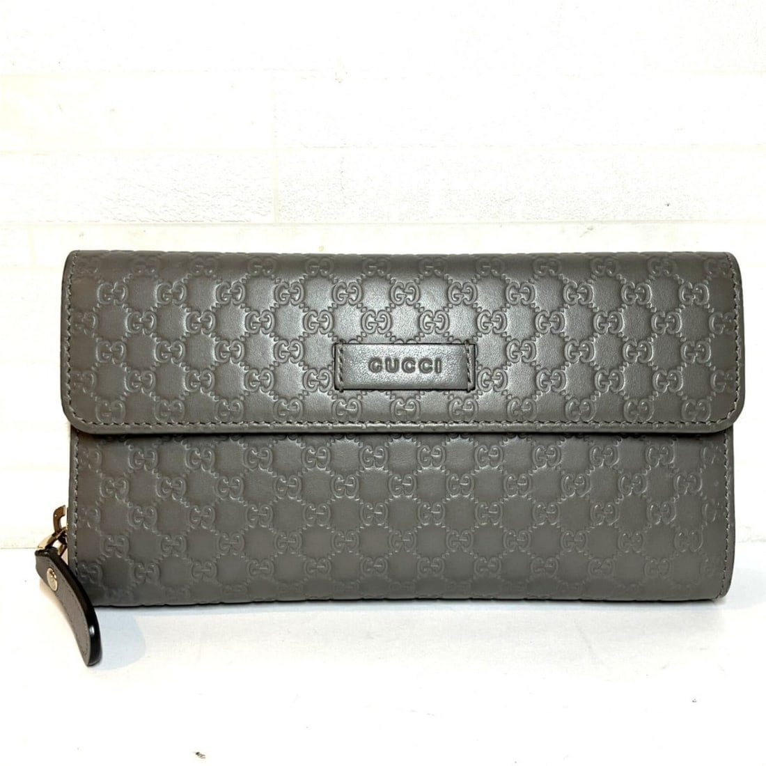 Gucci GUCCI Long Wallet Microguccissima Leather 449364: --- Catalog ---Category: SizeSize (HxWxD): 11cm x 19.5cm x 3cm / 4.33'' x 7.67'' x 1.18''Category: DesignType: Long wallet (bi-fold)Color: GrayGender: WomenMaterial: Leather Category: GeneralBrand: Gu