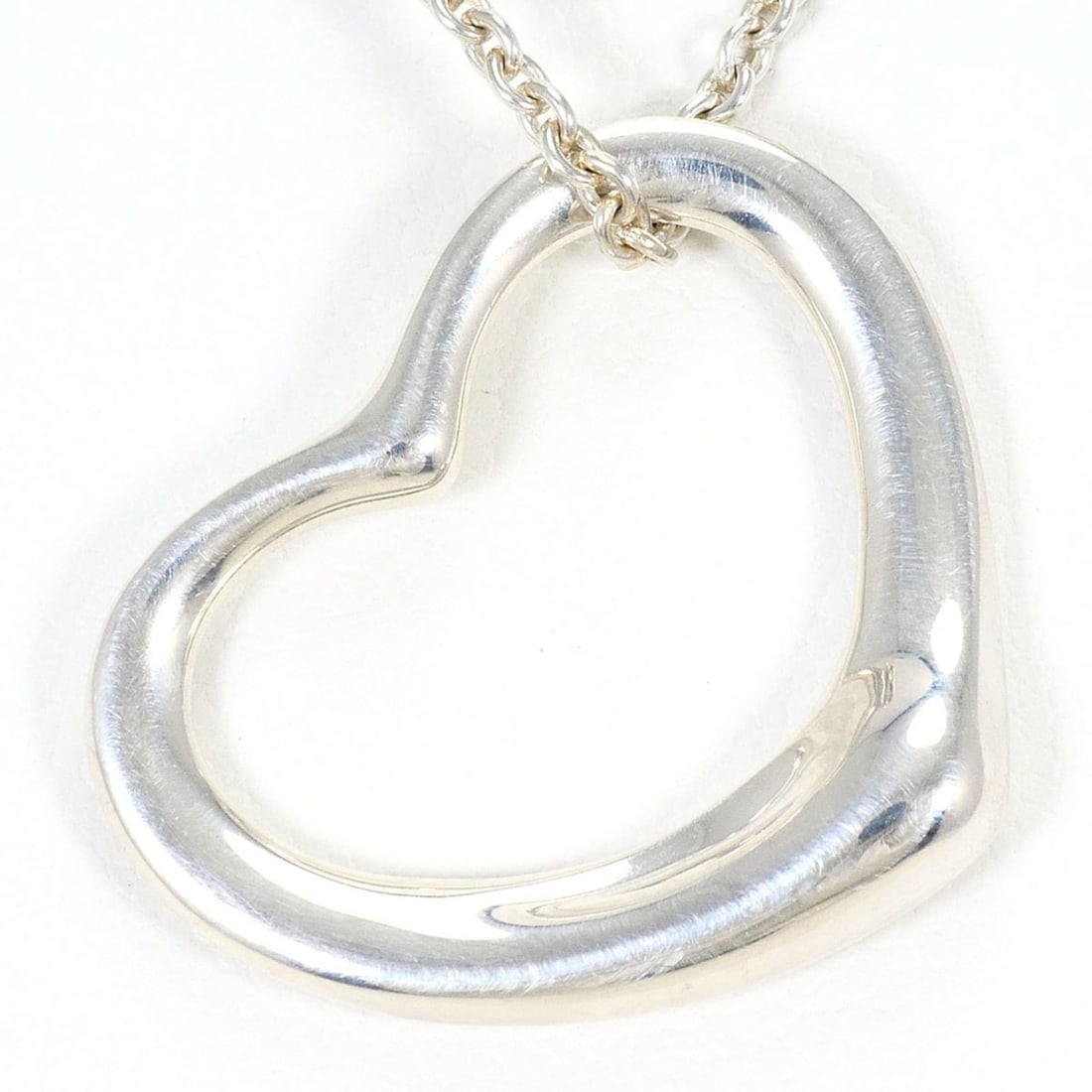 Tiffany & Co. Open Heart Silver Necklace, Total Weight 5.5g, 40cm, Like New Condition.: --- Catalog ---Category: SizeWeight: 5.5g / 0.19oz.Pendant Size: 18mm x 22mm / 0.7'' x 0.86''Neck Circumference: 40 cm / 15.74''Category: DesignGender: WomenMaterial: Silver 925Necklace Type: Necklace