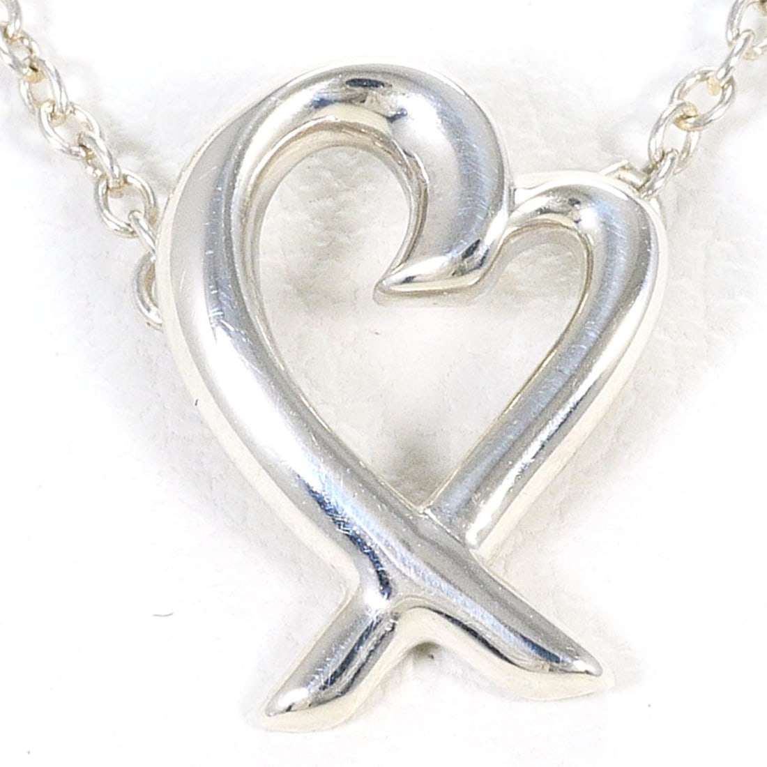 Tiffany & Co. Loving Heart Silver Necklace, Total Weight 1.6g, 41cm, Like New Condition.: --- Catalog ---Category: SizeWeight: 1.6g / 0.05oz.Pendant Size: 12mm x 8mm / 0.47'' x 0.31''Neck Circumference: 41 cm / 16.14''Category: DesignGender: WomenMaterial: Silver 925Necklace Type: Necklace