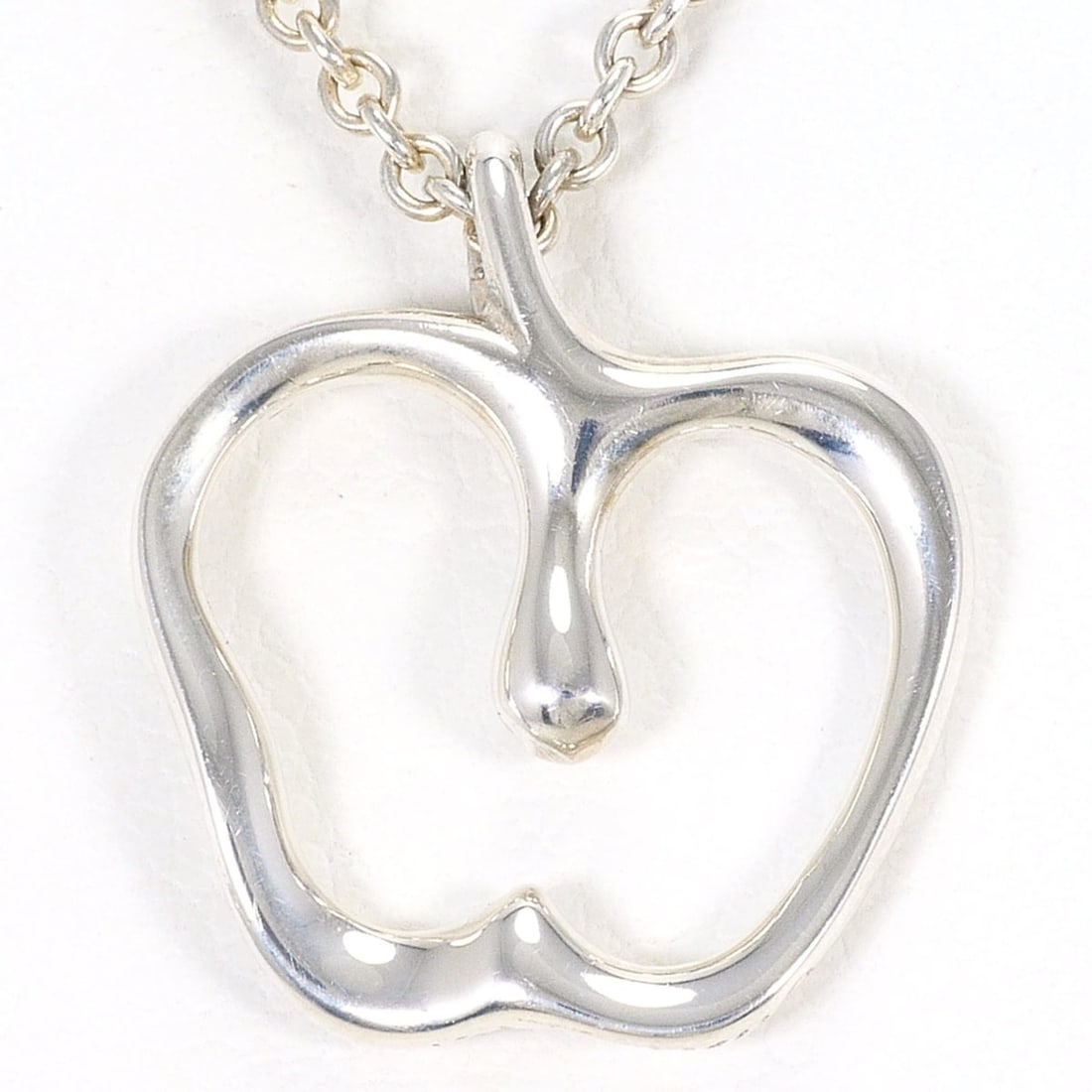 Tiffany & Co. Apple Silver Necklace, Total Weight 3.5g, 40cm, Jewelry: --- Catalog ---Category: SizeWeight: 3.5g / 0.12oz.Pendant Size: 17mm x 15mm / 0.66'' x 0.59''Neck Circumference: 40 cm / 15.74''Category: DesignGender: WomenMaterial: Silver 925Necklace Type: Necklac