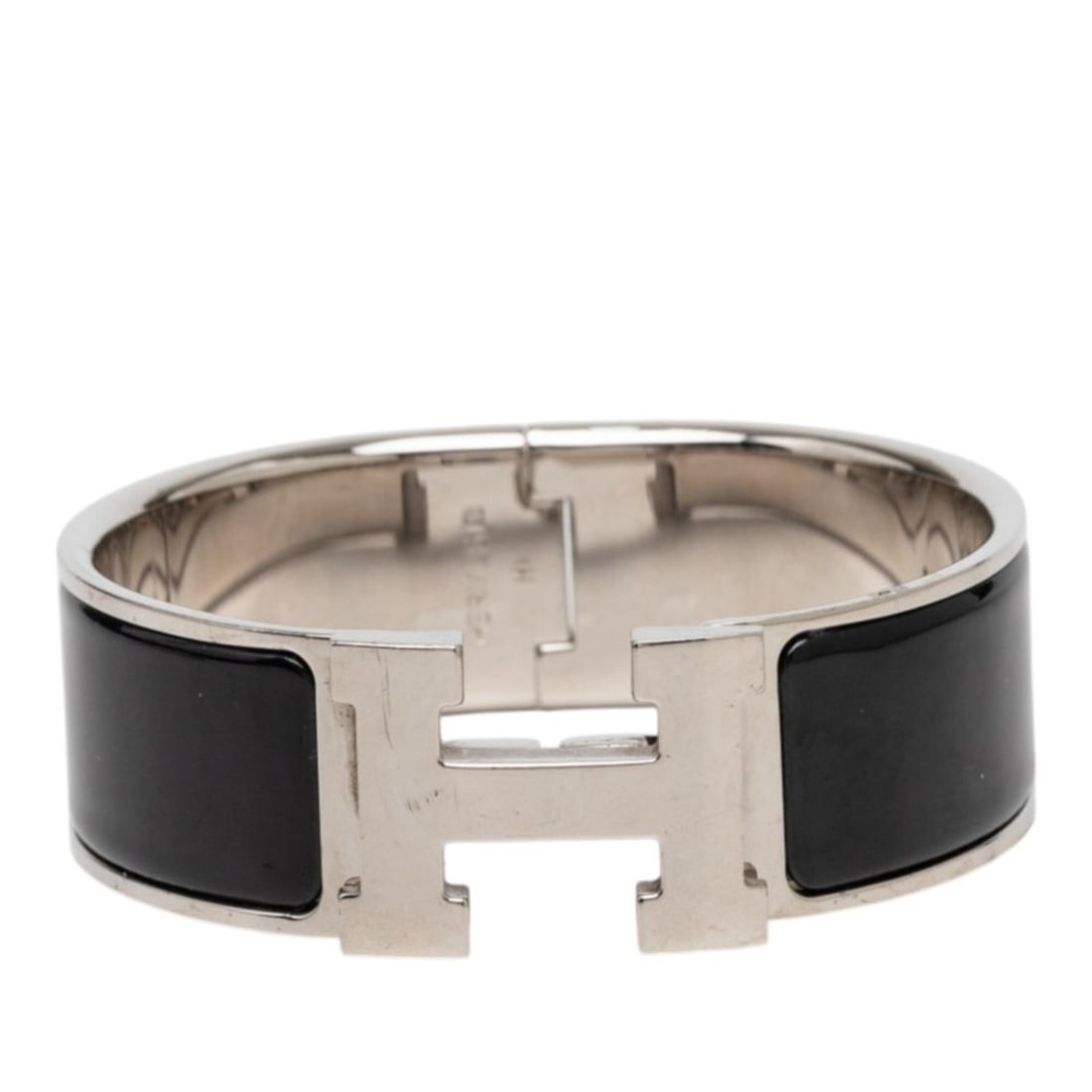 Hermes Clic Clac H PM Bracelet, Silver, Black Metal Enamel, Women's HERMES: --- Catalog ---Category: SizeWidth: 2cm / 0.78''Length: 19cm / 7.48''Category: DesignType: Charm braceletColor: BlackGender: WomenMaterial: Enamel, MetalCategory: GeneralBrand: Hermes--- Item List ---