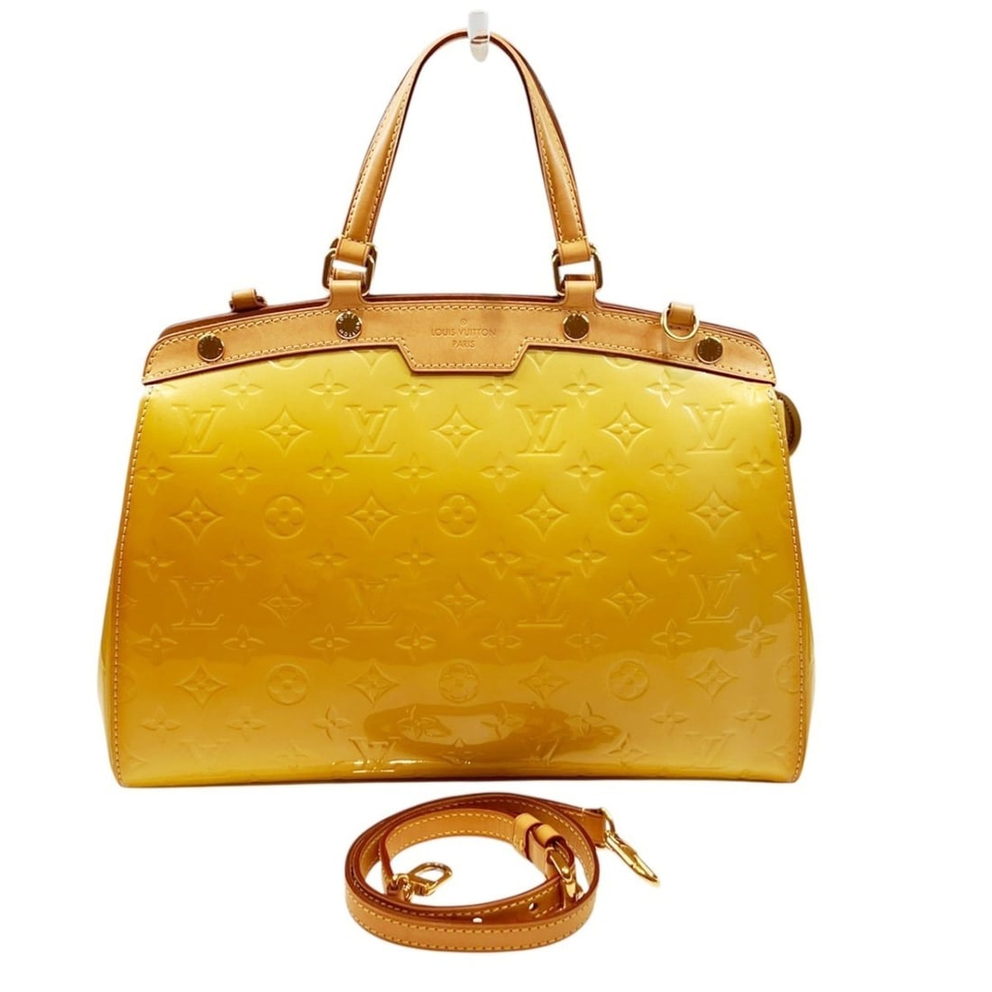 Louis Vuitton Blair MM Handbag, Vernis Enamel, M90180: --- Catalog ---Category: SizeSize (HxWxD): 25cm x 33cm x 12cm / 9.84'' x 12.99'' x 4.72''Strap Length: 76cm - 86cm / 29.92'' - 33.85''Category: DesignType: HandbagColor: DuneGender: WomenClosure: Zipp