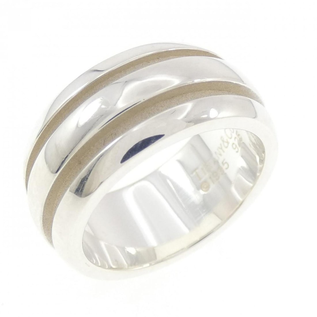 Tiffany Atlas Ring: --- Catalog ---Category: SizeJP Size: 11.5US Size: 6Category: DesignType: Band ringGender: WomenMaterial: Silver 925Category: GeneralBrand: Tiffany--- Item List ---Section: ConditionRanking: Rank SA U