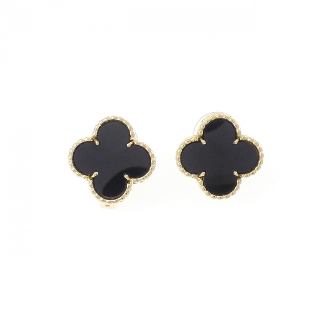 Van Cleef & Arpels Vintage Alhambra Earrings: --- Catalog ---Category: SizeSize (HxWxD): 15.10mm x 15.10mm / 0.59'' x 0.59''Category: DesignType: Clip earringsGender: WomenMaterial: Yellow gold (18K)Category: GeneralMPN: VCARA44200Brand: Van Clee