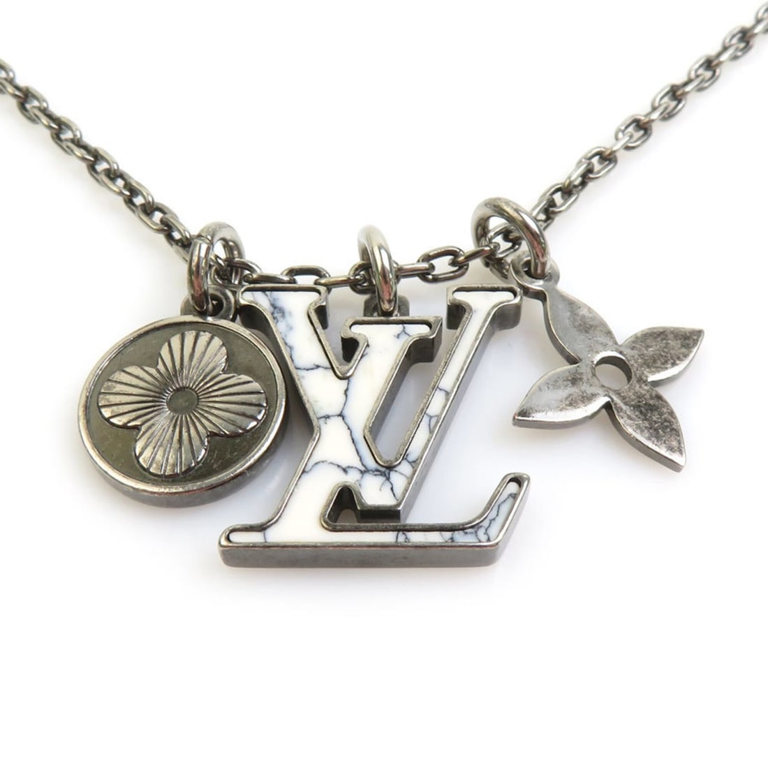 Louis Vuitton LOUIS VUITTON Necklace Pendant LV Initials Silver Men's M00317 h32349i: --- Catalog ---Category: SizePendant Size: 21mm x 21mm / 0.82'' x 0.82''Neck Circumference: 65.5 cm / 25.78''Category: DesignColor: SilverGender: MenPendant Type: PendantNecklace Type: NecklaceCategor