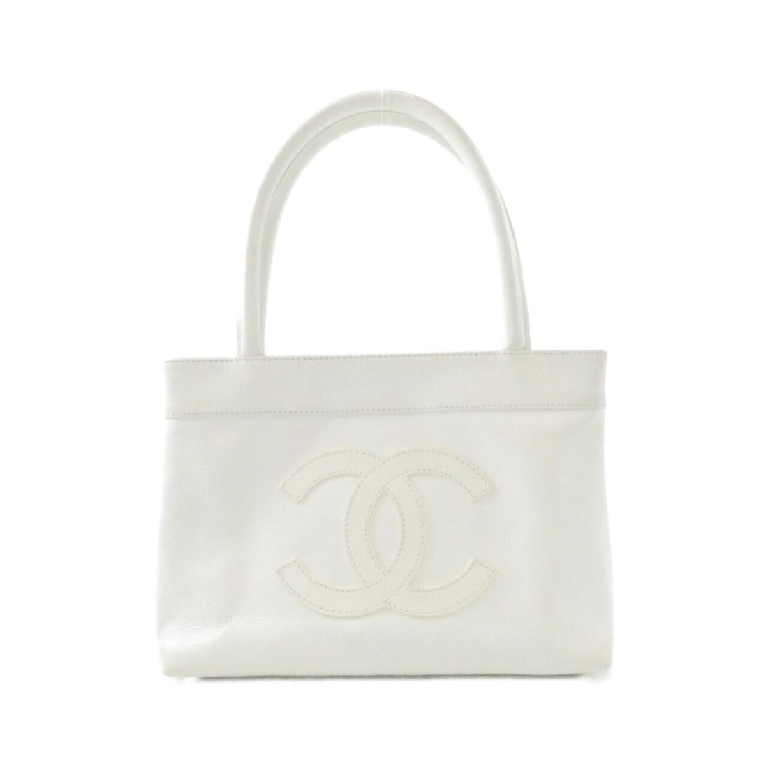 Chanel handbag: --- Catalog ---Category: SizeSize (HxWxD): 17cm x 23cm x 6cm / 6.69'' x 9.05'' x 2.36''Category: DesignType: HandbagColor: WhiteGender: WomenMaterial: Leather Hardware Color: Matte goldLeather/Fur