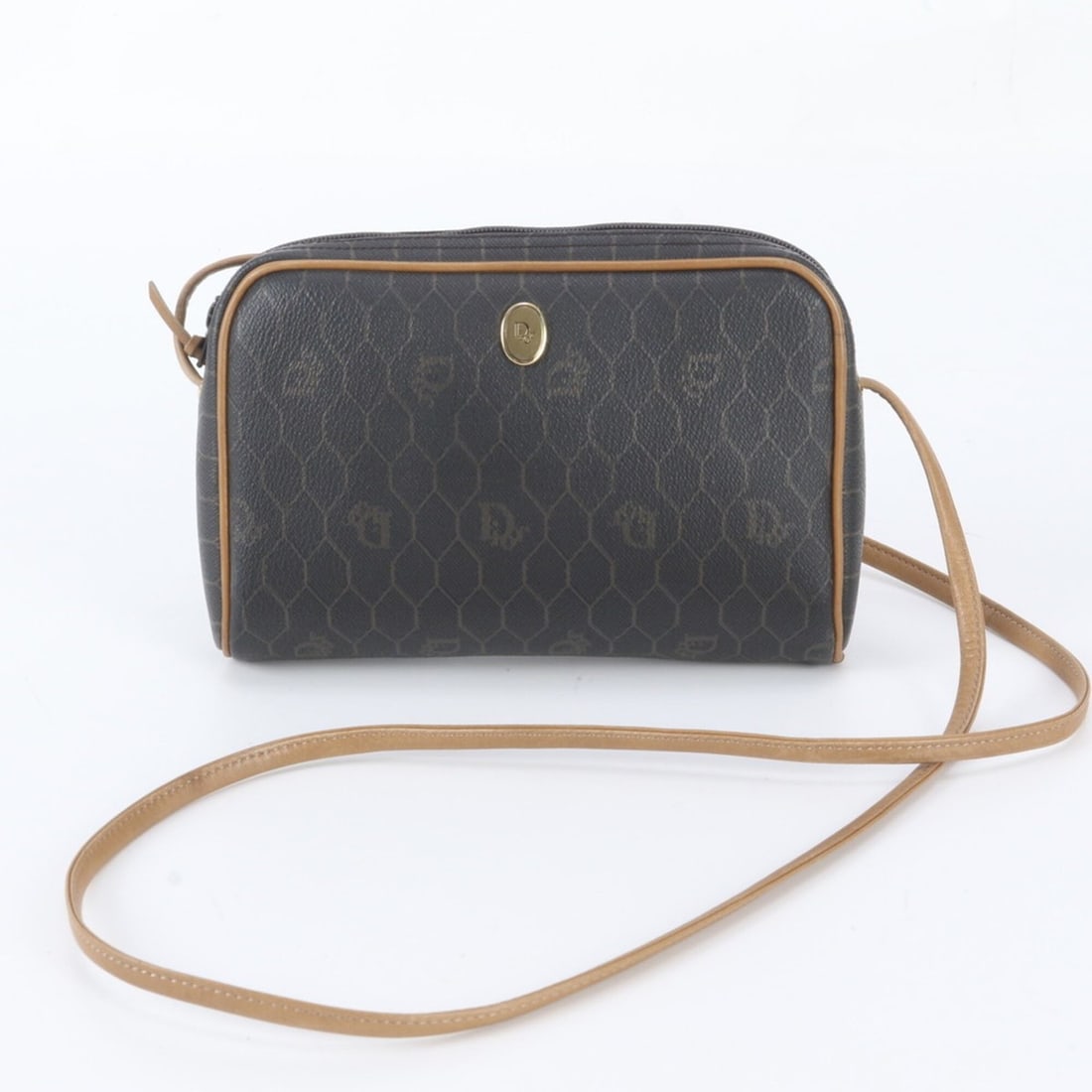Christian Dior Vintage Dior honeycomb pattern leather shoulder bag, crossbody bag for women: --- Catalog ---Category: SizeSize (HxWxD): 13cm x 18cm x 5cm / 5.11'' x 7.08'' x 1.96''Category: DesignType: Shoulder bagColor: BlackGender: WomenMaterial: Leather , Coated canvas Category: GeneralBra