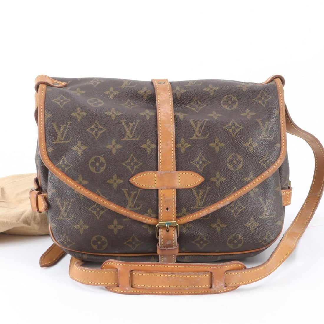 Louis Vuitton Monogram Saumur 30 M42256 Leather Shoulder Bag Messenger for Men: --- Catalog ---Category: SizeSize (HxWxD): 23cm x 28cm x 9cm / 9.05'' x 11.02'' x 3.54''Category: DesignType: Shoulder bagColor: Dark brownGender: Men,WomenMaterial: Leather , Coated canvas Category: