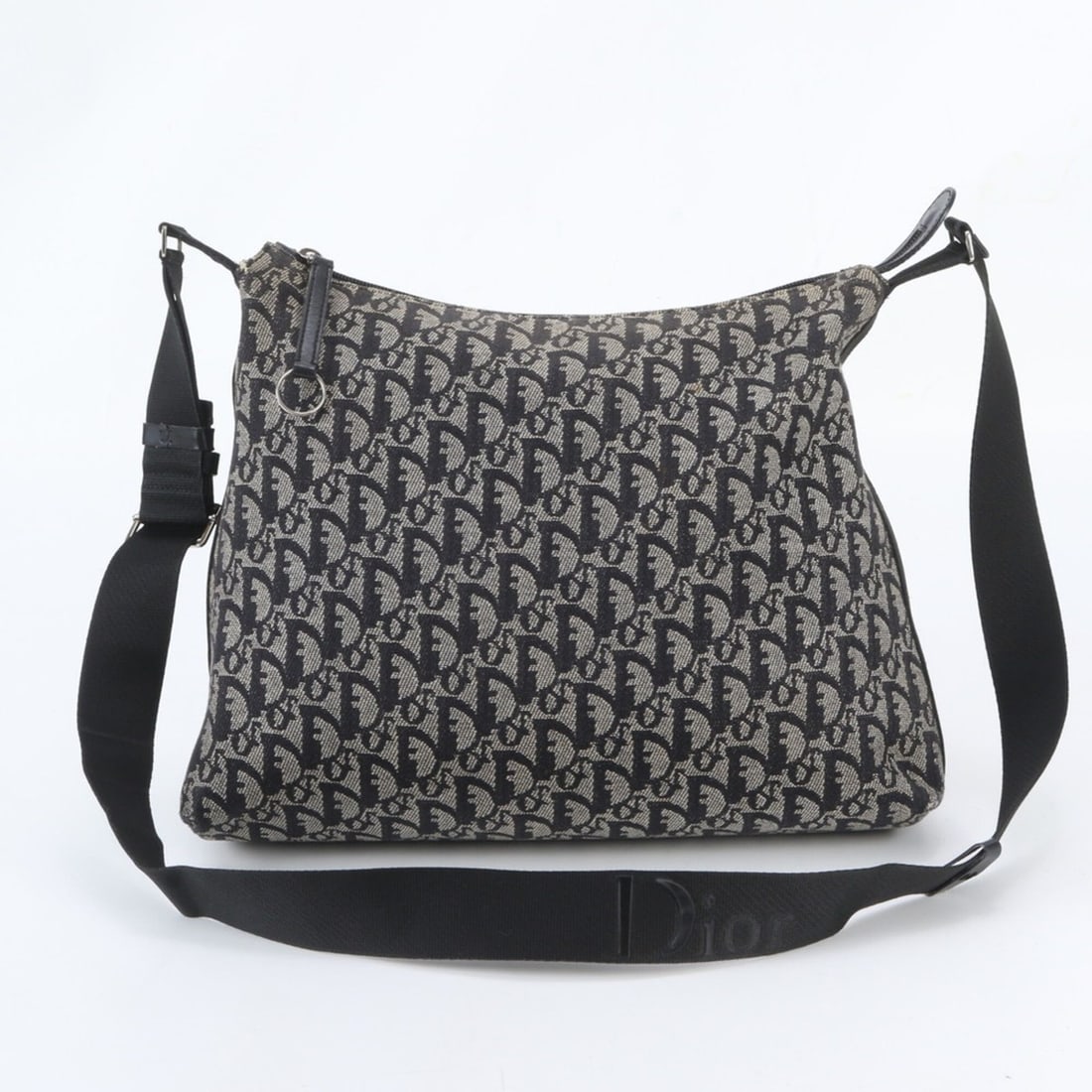 Christian Dior Trotter 07RU 0044 Leather Shoulder Bag Messenger Black Men's: --- Catalog ---Category: SizeSize (HxWxD): 27cm x 35cm x 8cm / 10.62'' x 13.77'' x 3.14''Category: DesignType: Messenger bag, Shoulder bagColor: Beige, BlackGender: MenMaterial: Leather , Canvas Categ