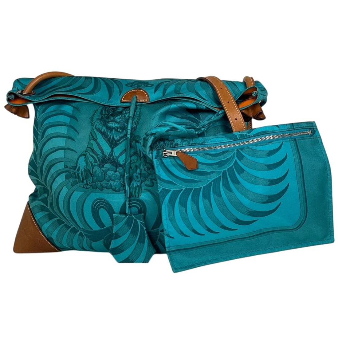 Hermes Silky City PM TIGRE ROYAL (Tiger of the King) Silk Blue Brown ?R Women's: --- Catalog ---Category: SizeSize (HxWxD): 33cm x 33cm x 1.5cm / 12.99'' x 12.99'' x 0.59''Category: DesignType: Shoulder bagColor: Blue, BrownGender: WomenMaterial: Silk , Leather Category: GeneralBr