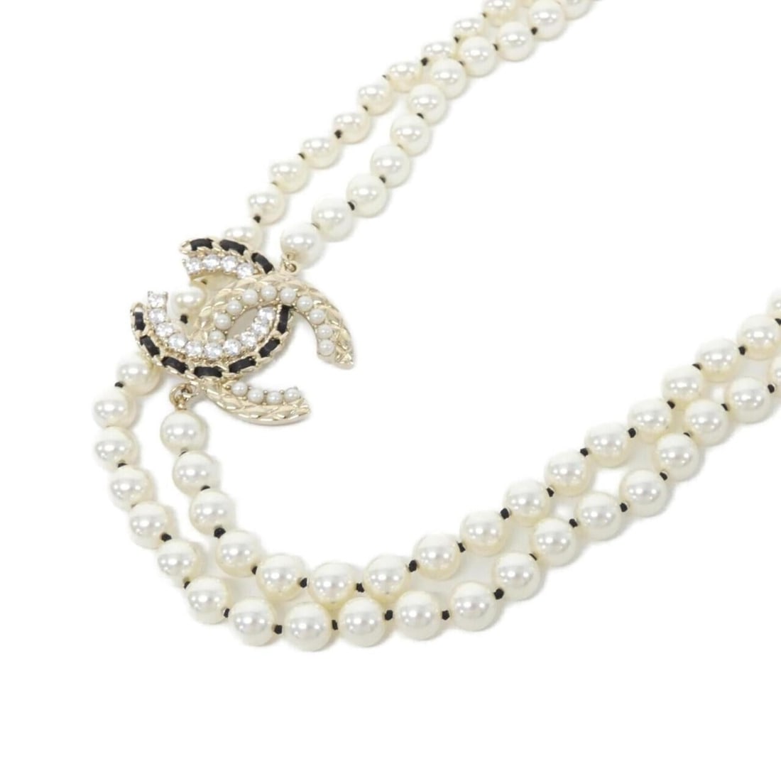 Chanel AB9084 Necklace: --- Catalog ---Category: SizePendant Size: 3.5mm x 4mm / 0.13'' x 0.15''Neck Circumference: 114 cm / 44.88''Category: DesignColor: Black, WhiteGender: WomenNecklace Type: NecklaceCategory: