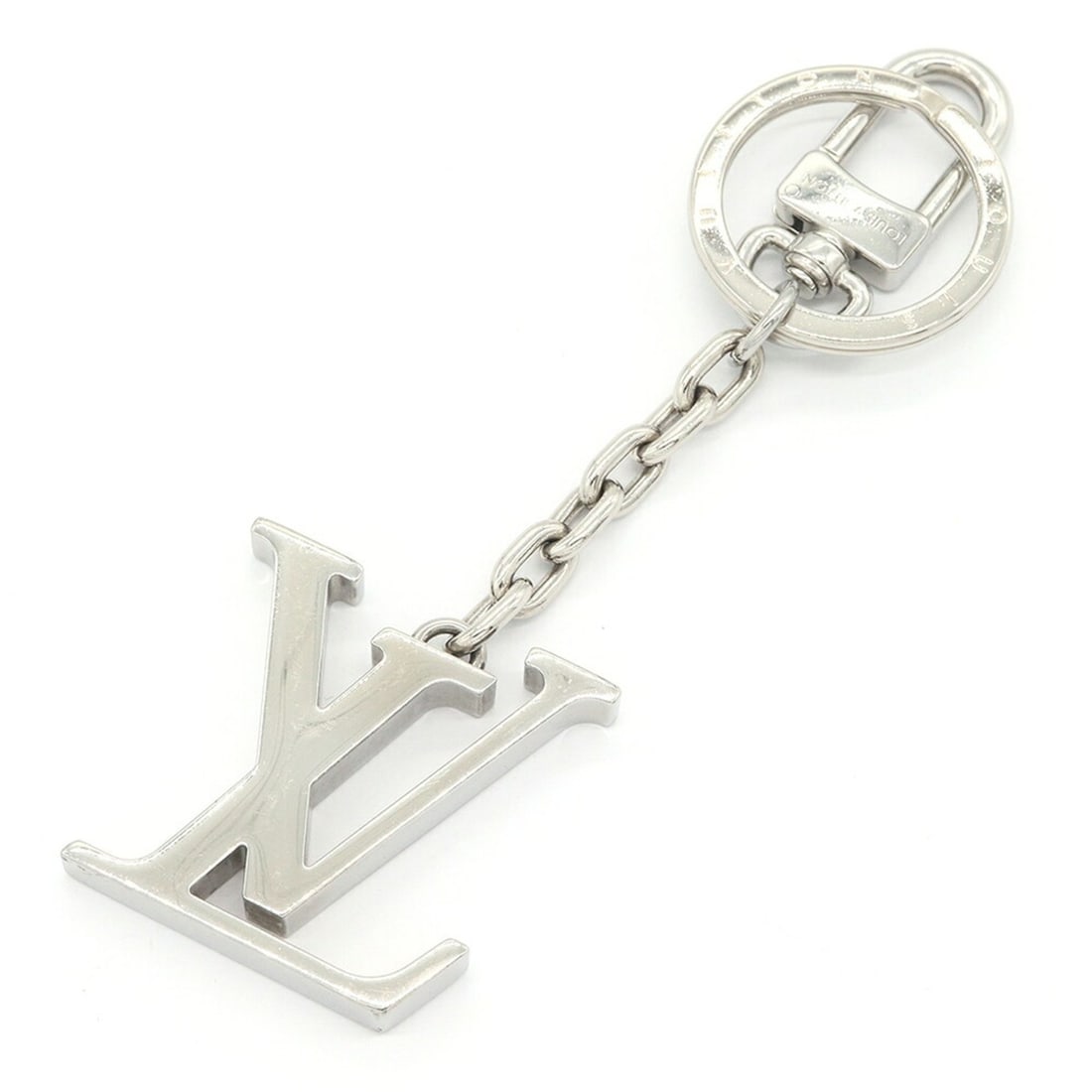 Louis Vuitton Keychain Porte Clés LV Initials M01192 Silver Metal Keyring Accessory Bag Charm Men's: --- Catalog ---Category: SizeRing Diameter: 2.8cm / 1.1''Chain/Strap Length: 14.6cm / 5.74''Category: DesignType: KeyringColor: SilverGender: MenMaterial: MetalCategory: GeneralMPN: M01192Brand: