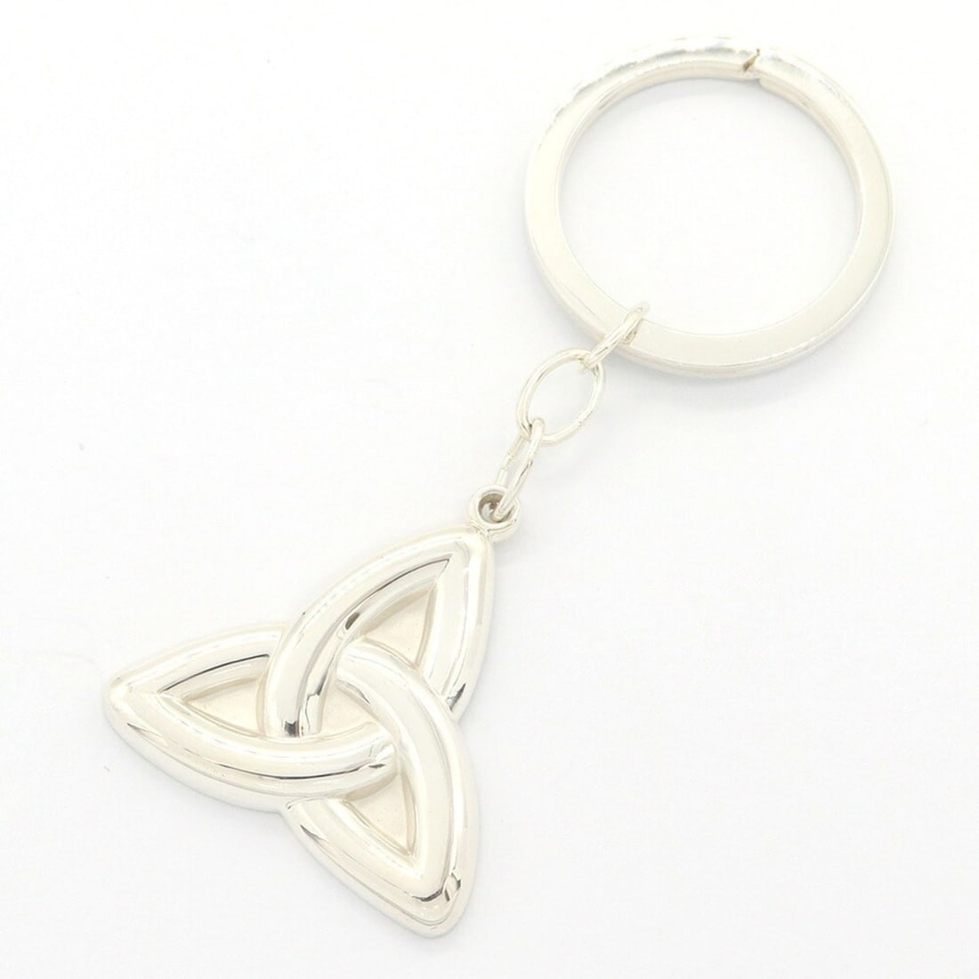 Tiffany & Co. Keyring, Celtic Knot, Sterling Silver 925, Keychain, Accessory, Bag Charm, Vintage.: --- Catalog ---Category: SizeCharm Size: 31cm x 31cm / 12.20'' x 12.20''Category: DesignType: KeyringColor: SilverGender: WomenMaterial: Sterling silver 925Category: GeneralBrand: Tiffany--- Item List