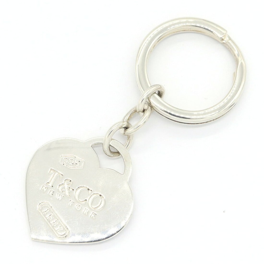 Tiffany & Co. Keyring 1837 Heart Plate Sterling Silver 925 Keychain Charm Keys Women's TIFFANY CO.: --- Catalog ---Category: SizeRing Diameter: 2.8cm / 1.1''Chain/Strap Length: 7cm / 2.75''Category: DesignType: KeyringColor: SilverGender: WomenMaterial: Sterling silver 925Category: GeneralBrand: Tif