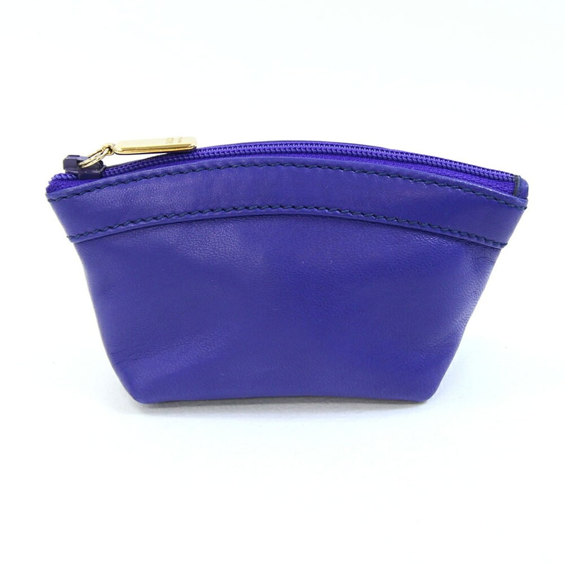 Gucci Wallet/Coin Case, Violet Blue Leather Mini Pouch, Crest Design, Coin Purse, Wallet, Vintage: --- Catalog ---Category: SizeSize (HxWxD): 6cm x 11.5cm x 4cm / 2.36'' x 4.52'' x 1.57''Category: DesignType: Coin purse/coin caseColor: BlueGender: WomenMaterial: Leather Category: GeneralBrand: Gucc
