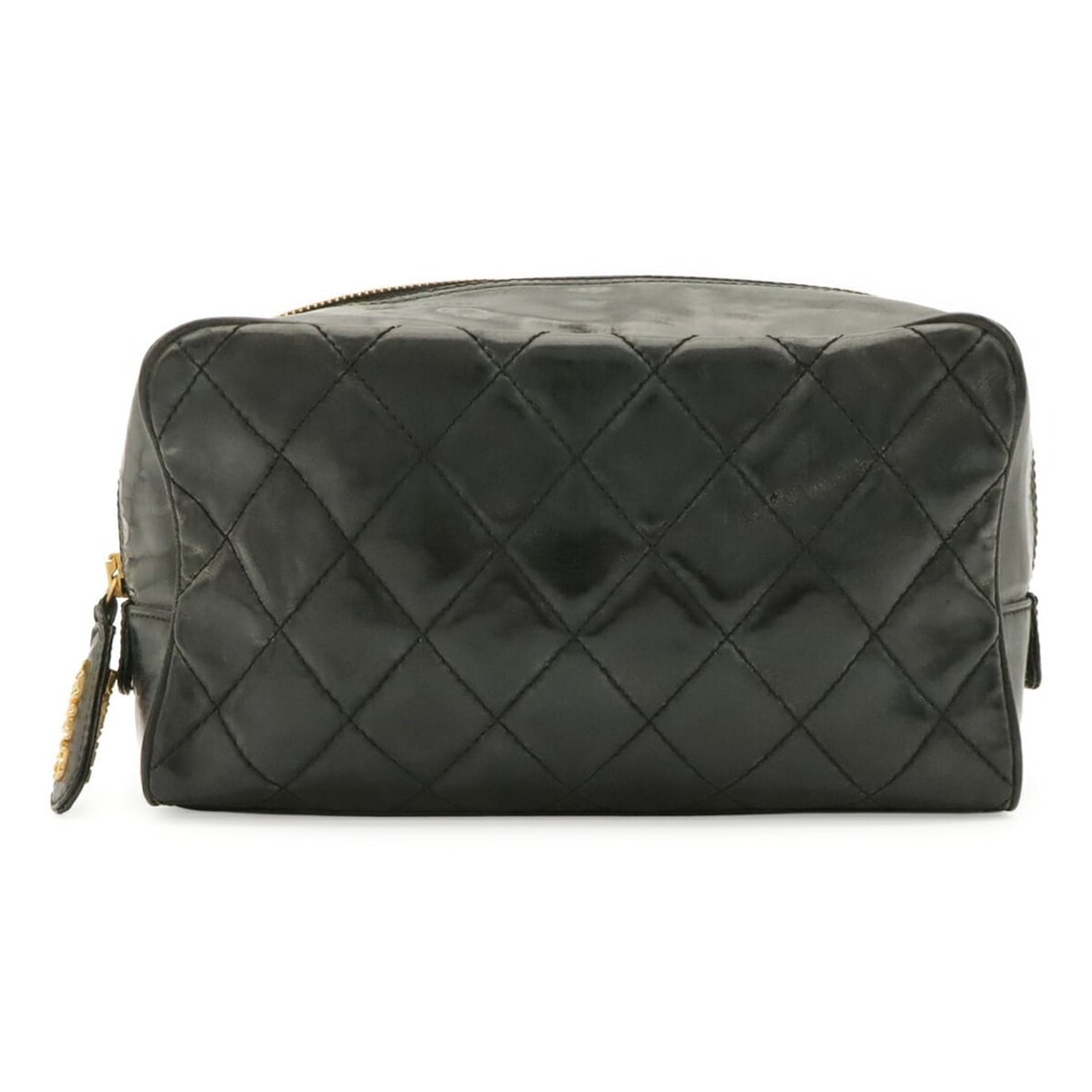 CHANEL Matelassé Multi Pouch Handbag Clutch Bag Enamel Patent Leather Black: --- Catalog ---Category: SizeSize (HxWxD): 13cm x 22.5cm x 10cm / 5.11'' x 8.85'' x 3.93''Category: DesignType: Clutch bag, PouchColor: BlackGender: WomenMaterial: Patent leather Category: GeneralBran