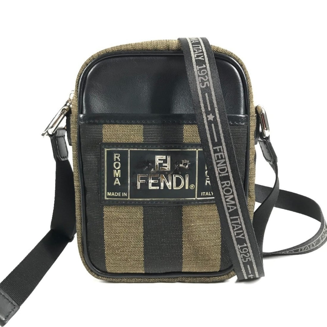 FENDI 7VA456 Logo Pequin Pochette Crossbody Bag Shoulder Leather Canvas Men's Women's Khaki: --- Catalog ---Category: SizeSize (HxWxD): 17.5cm x 12.5cm x 4cm / 6.88'' x 4.92'' x 1.57''Category: DesignType: Pochette, Shoulder bagColor: Black, KhakiGender: Men,WomenMaterial: Leather , Canvas Ca