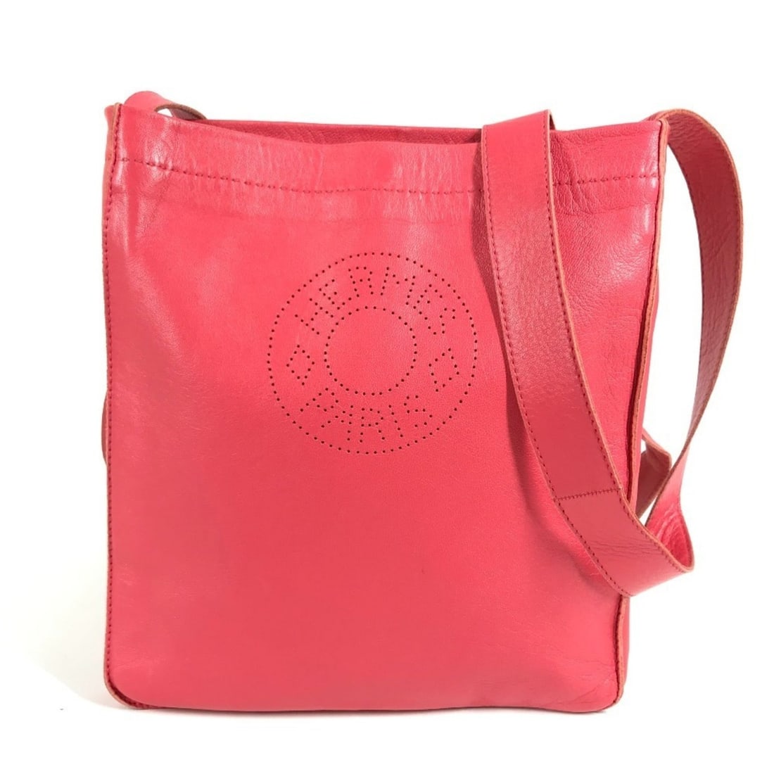 HERMES Clou de Selle Logo Bag, Crossbody Pouch, Shoulder Leather, Women's, Pink: --- Catalog ---Category: SizeSize (HxWxD): 22.5cm x 19cm x 2cm / 8.85'' x 7.48'' x 0.78''Category: DesignType: Pochette, Shoulder bagColor: PinkGender: Men,WomenMaterial: Leather Category: GeneralBran