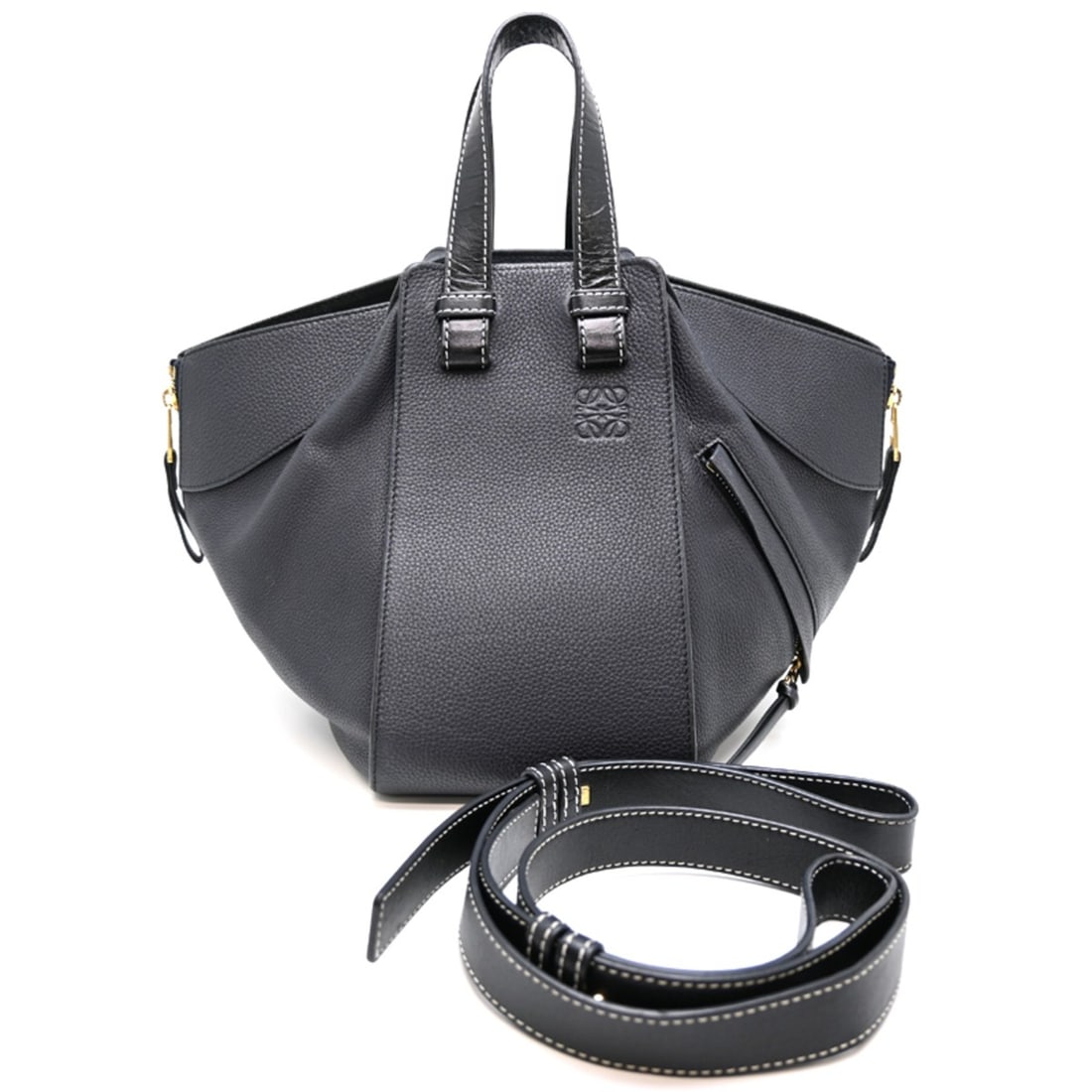 Loewe Hammock Bag Small Women's Tote Leather Black: --- Catalog ---Category: SizeSize (HxWxD): 25cm x 28cm x 13cm / 9.84'' x 11.02'' x 5.11''Category: DesignType: Tote bagColor: BlackGender: WomenMaterial: Leather Category: GeneralBrand: LoeweCountry o