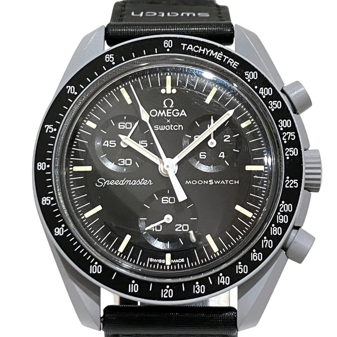 Omega Speedmaster Mission to the Moon watch, total weight 29.5g, ceramic case, quartz movement,: --- Catalog ---Category: SizeWrist Size: 22cm / 8.66''Case Diameter: 42mm / 1.65''Category: DesignType: WristwatchGender: MenColor (Dial): BlackMaterial (Band): NylonMaterial (Case): CeramicCategory: 