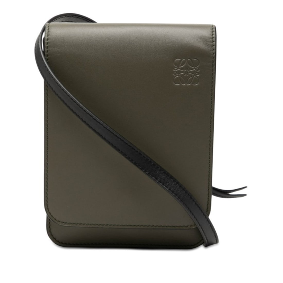 Loewe Anagram Gusset Flat Shoulder Bag, Khaki Green, Black Leather, Women's LOEWE: --- Catalog ---Category: SizeSize (HxWxD): 17.5cm x 13cm x 2.5cm / 6.88'' x 5.11'' x 0.98''Category: DesignType: Shoulder bagColor: Black, Green, KhakiGender: WomenMaterial: Leather Category: GeneralB
