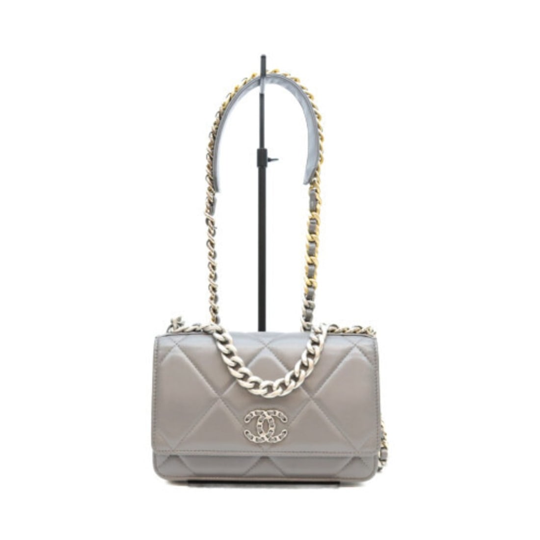 CHANEL AP0957 Grey Lambskin Chain Wallet Shoulder Bag with Gold and Silver Hardware - Women's: --- Catalog ---Category: SizeSize (HxWxD): 12cm x 19cm x 3cm / 4.72'' x 7.48'' x 1.18''Category: DesignType: Shoulder bagColor: GrayGender: WomenMaterial: Leather Hardware Color: Gold, SilverLeather/F