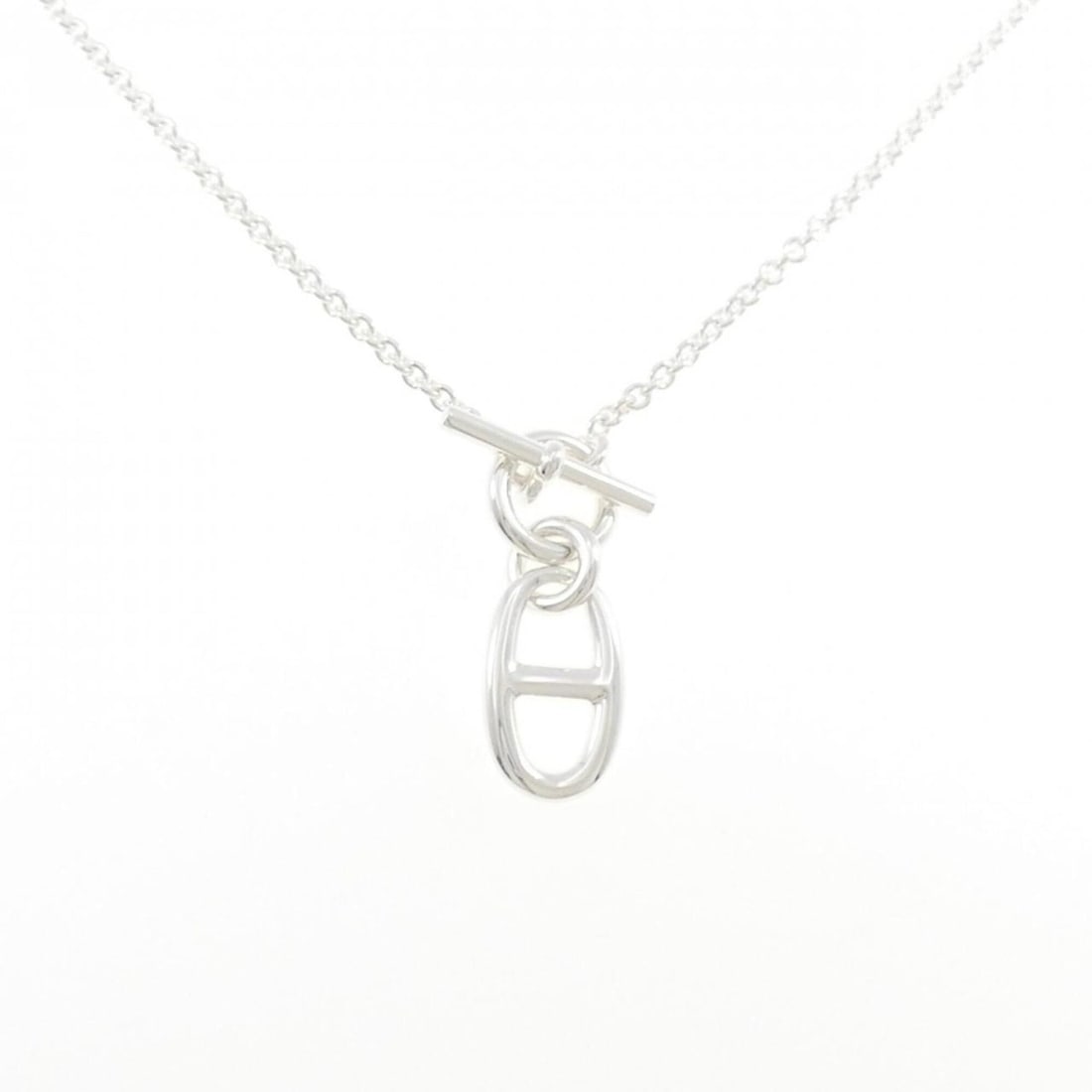 Hermes Hermès Chaine d'Ancre Necklace: --- Catalog ---Category: SizePendant Size: 29.6mm x 11mm / 1.16'' x 0.43''Neck Circumference: 41 cm / 16.14''Category: DesignColor: SilverGender: WomenMaterial: Silver 925Pendant Type: PendantNecklace