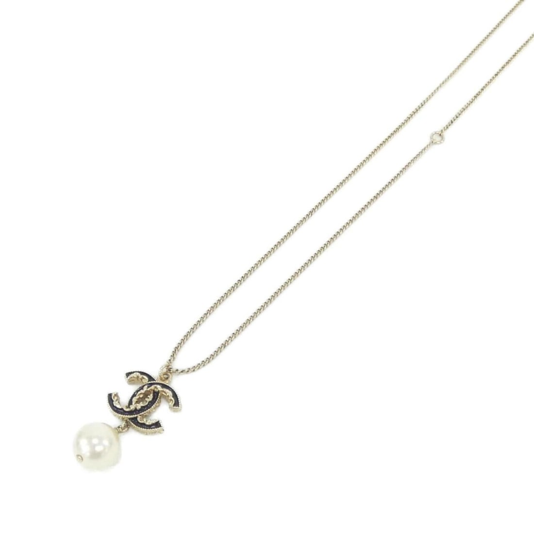 Chanel 61444 Necklace: --- Catalog ---Category: SizePendant Size: 35mm x 20mm / 1.37'' x 0.78''Neck Circumference: 42 cm - 60 cm / 16.53'' - 23.62''Category: DesignColor: Black, WhiteGender: WomenMaterial: Artificial