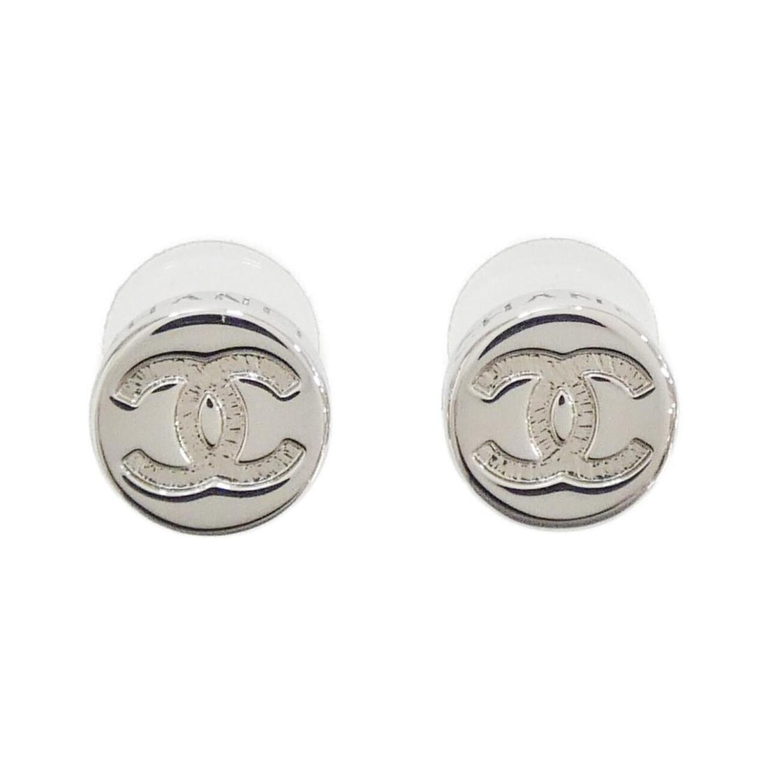 Chanel ABE860 Earrings: --- Catalog ---Category: SizeSize (HxWxD): 13.00mm x 13.00mm / 0.51'' x 0.51''Category: DesignType: Stud earringsColor: SilverGender: WomenCategory: GeneralBrand: Chanel--- Item List ---Section: Condi