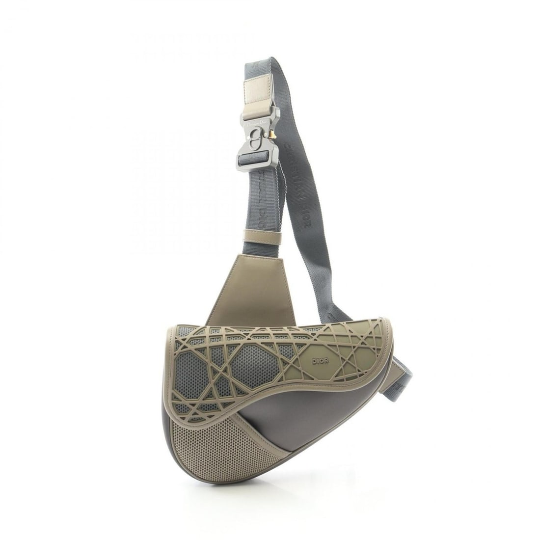 Christian Dior Dior SADDLE Saddle Bag Mesh Waist Body Handbag Nylon Leather Rubber Men's Gray/Beige: --- Catalog ---Category: SizeSize (HxWxD): 18.5cm x 26cm x 3cm / 7.28'' x 10.23'' x 1.18''Category: DesignType: Fanny pack, Saddle bagColor: Beige, GrayGender: MenMaterial: Nylon , Leather , Rubber Ca