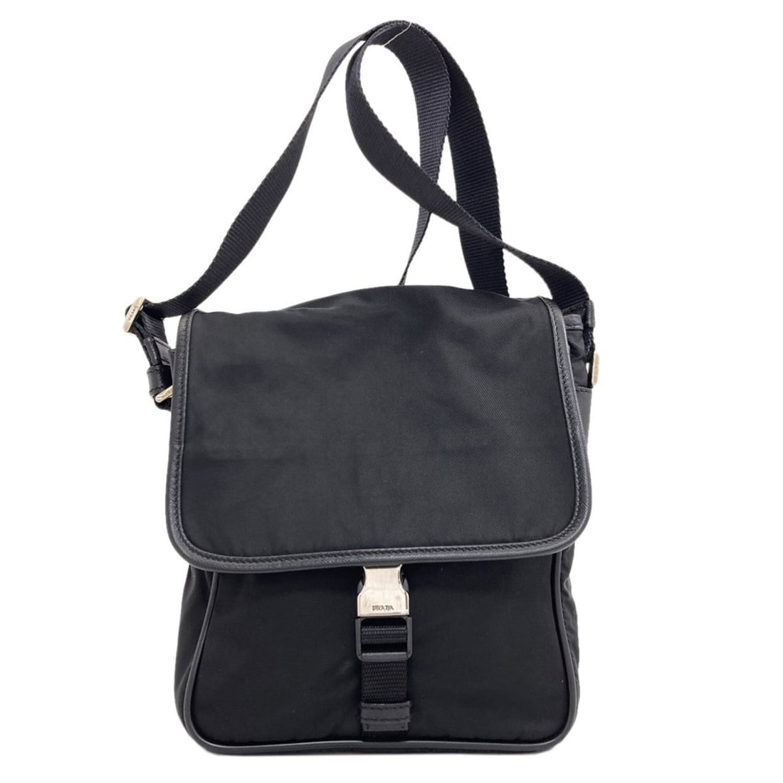 Prada logo hardware shoulder bag, nylon, women's.: --- Catalog ---Category: SizeSize (HxWxD): 21cm x 17cm x 7.5cm / 8.26'' x 6.69'' x 2.95''Strap Length: 80cm - 144cm / 31.49'' - 56.69''Category: DesignType: Shoulder bagColor: BlackGender: WomenMateri