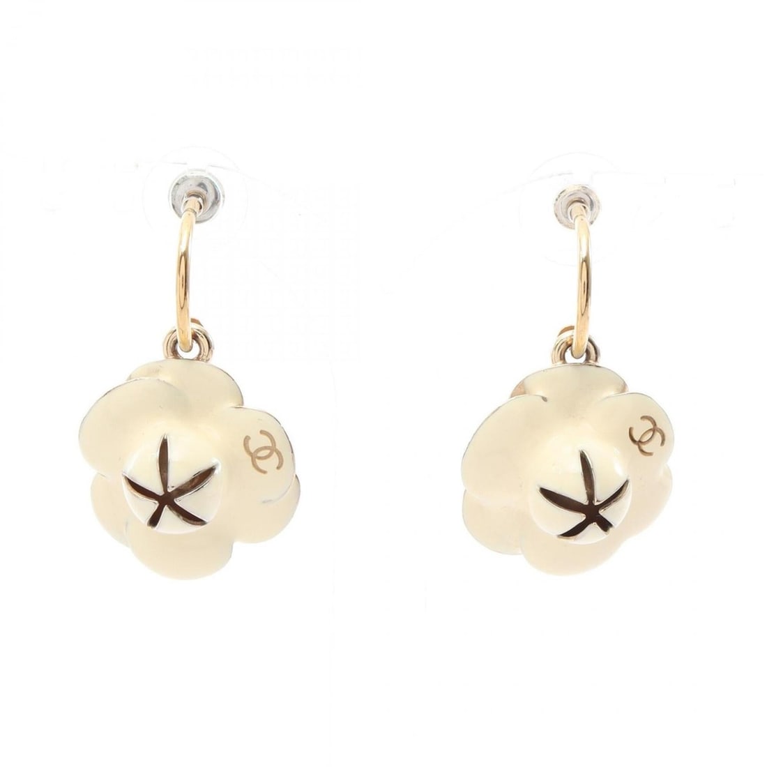 Chanel Camellia Swing Earrings, Gold Plated (GP), Women's, Ivory/Gold Tones: --- Catalog ---Category: SizeSize (HxWxD): 37.00mm x 23.00mm / 1.46'' x 0.91''Category: DesignType: Drop earringsColor: Gold, IvoryGender: WomenMaterial: Gold platingCategory: GeneralBrand: Chanel--- 