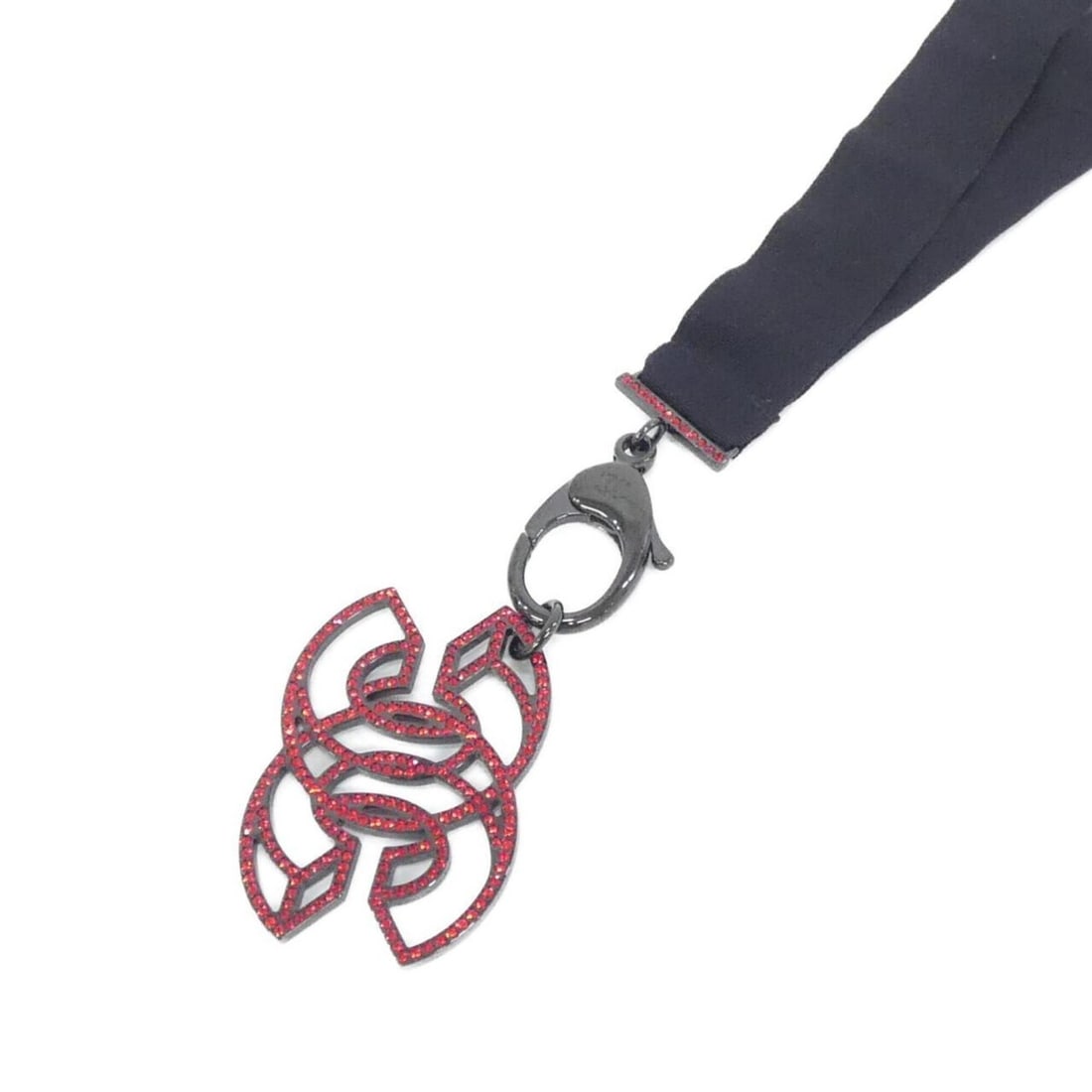 Chanel neck strap: --- Catalog ---Category: DesignType: OthersColor: Red colorGender: WomenMaterial: Canvas Category: GeneralBrand: ChanelCategory: Physical PropertiesSize (HxWxD): 68cm x 2.5cm / 26.77'' x 0.98''---