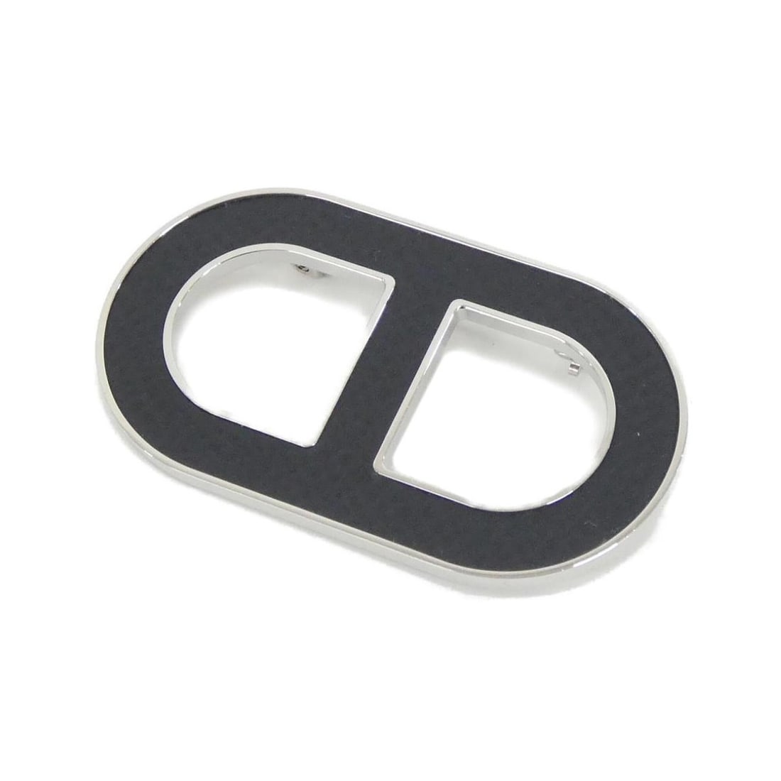 Hermes Hermès Chaine d'Ancre 500262FK Brooch: --- Catalog ---Category: SizeSize (HxWxD): 3cm x 6cm / 1.18'' x 2.36''Category: DesignType: BroochColor: Black, SilverGender: Men,WomenMaterial: Epsom leatherCategory: GeneralMPN: 500262FKBrand: