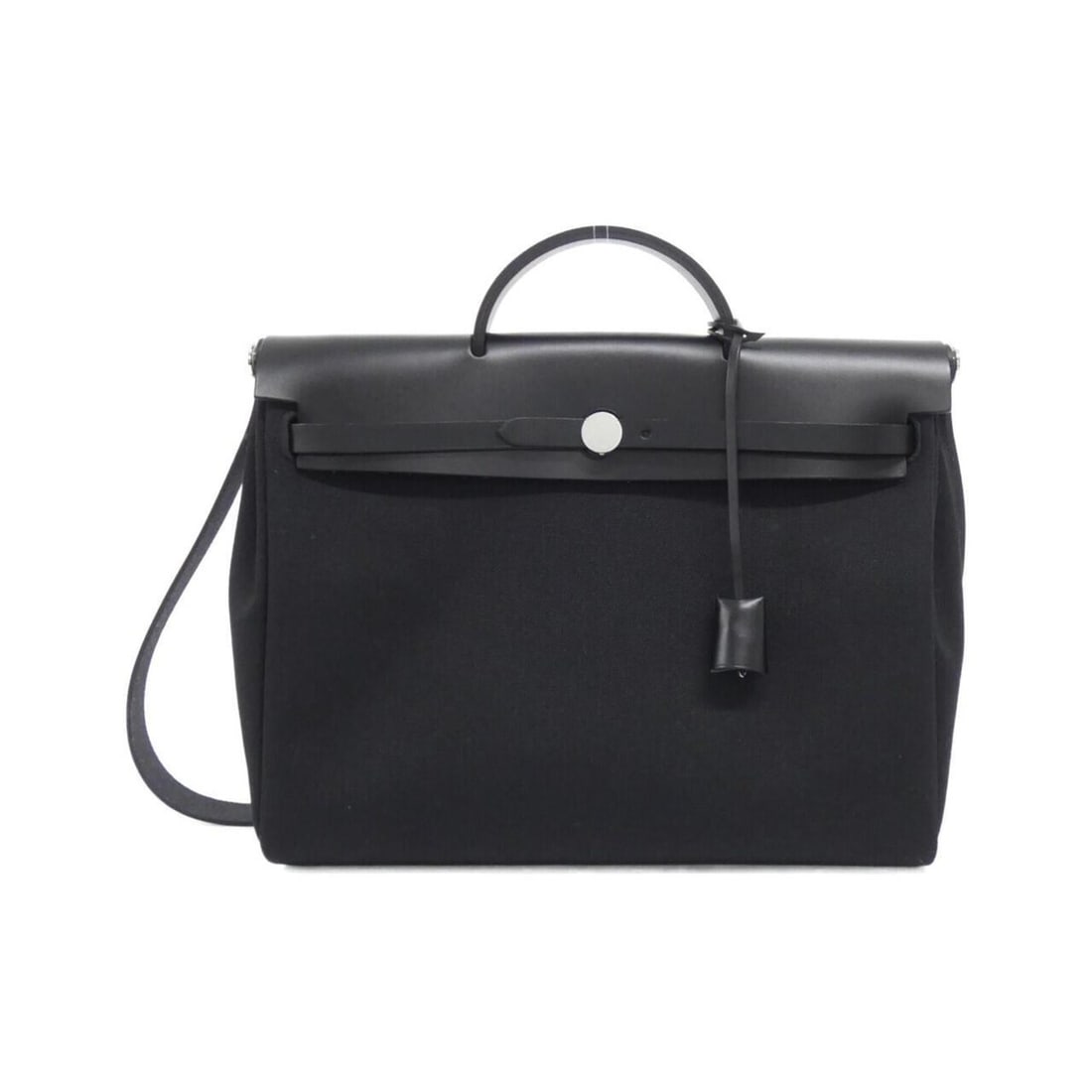 Hermes Herbag Zip Messenger 39cm 084489CK Shoulder Bag: --- Catalog ---Category: SizeSize (HxWxD): 28cm x 39cm x 8cm / 11.02'' x 15.35'' x 3.14''Category: DesignType: Shoulder bagColor: BlackGender: Women,MenMaterial: Leather Leather/Fur Type: Vache