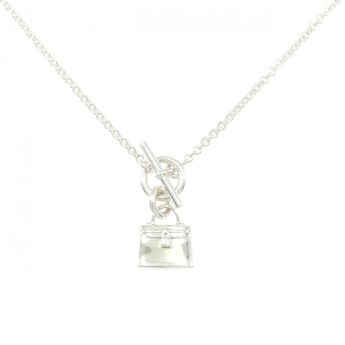 Hermes Amulette Kelly Necklace: --- Catalog ---Category: SizePendant Size: 27mm x 12.5mm / 1.06'' x 0.49''Neck Circumference: 41 cm / 16.14''Category: DesignColor: SilverGender: WomenMaterial: Silver 925Necklace Type: NecklaceCatego