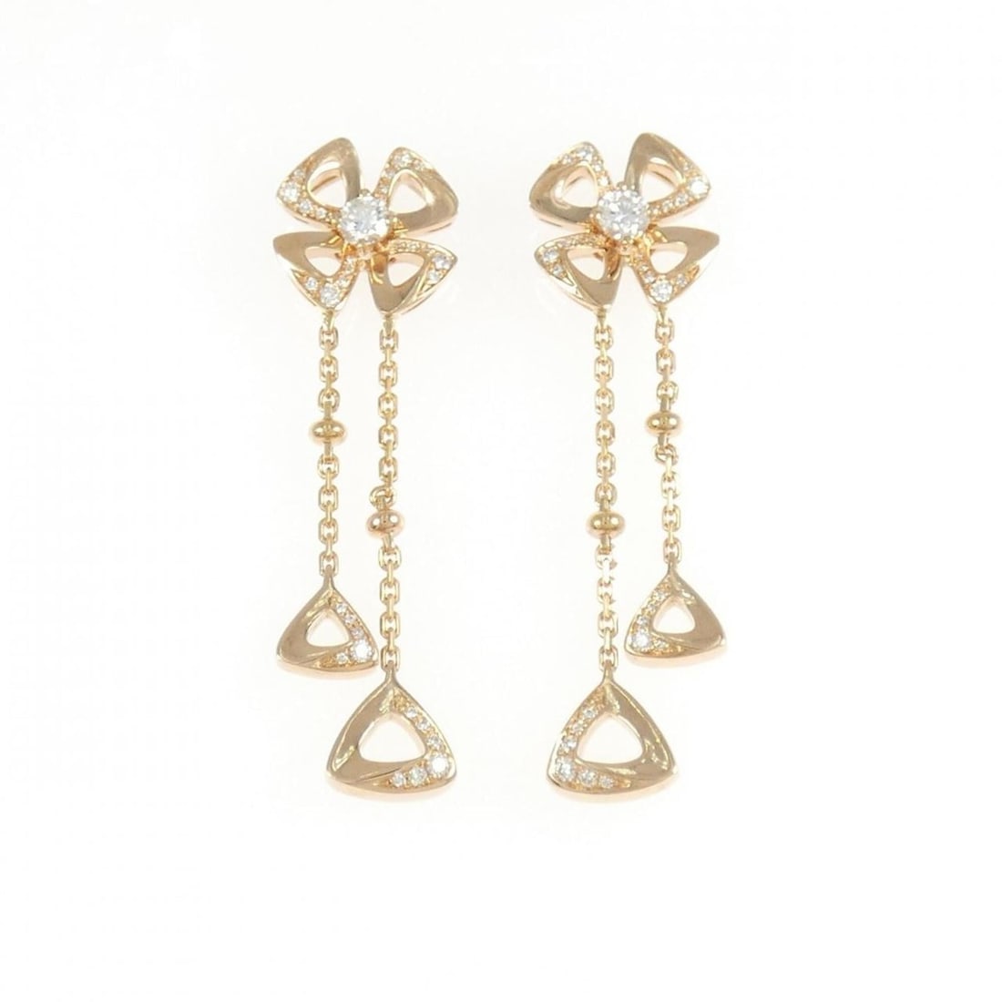 Bvlgari Fiorever Earrings: --- Catalog ---Category: SizeSize (HxWxD): 38.90mm x 10.50mm / 1.53'' x 0.41''Category: DesignType: Drop earringsGender: WomenMaterial: Pink gold (18K)Category: GeneralMPN: 357143Brand: Bvlgari--- Ite