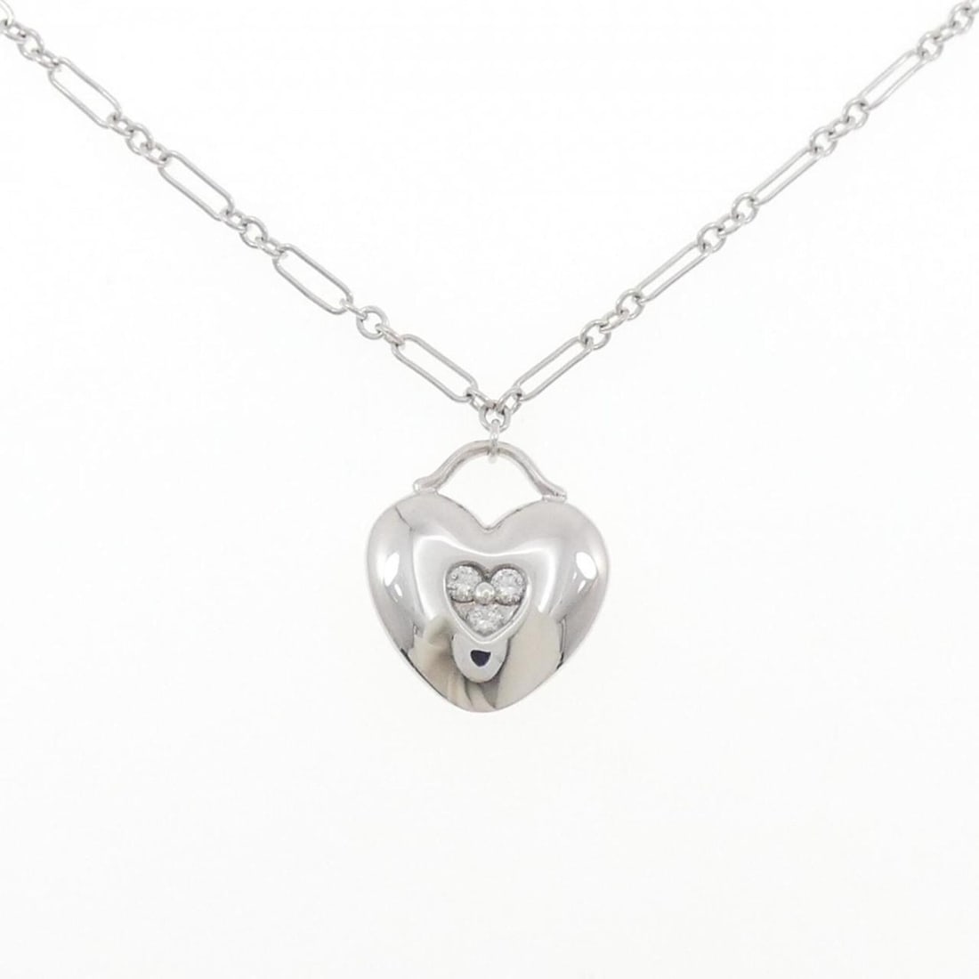 Tiffany & Co. diamond necklace: --- Catalog ---Category: SizePendant Size: 17.9mm x 15.6mm / 0.7'' x 0.61''Neck Circumference: 41 cm / 16.14''Category: DesignGender: WomenMaterial: White gold (18K)Pendant Type: PendantNecklace Type: