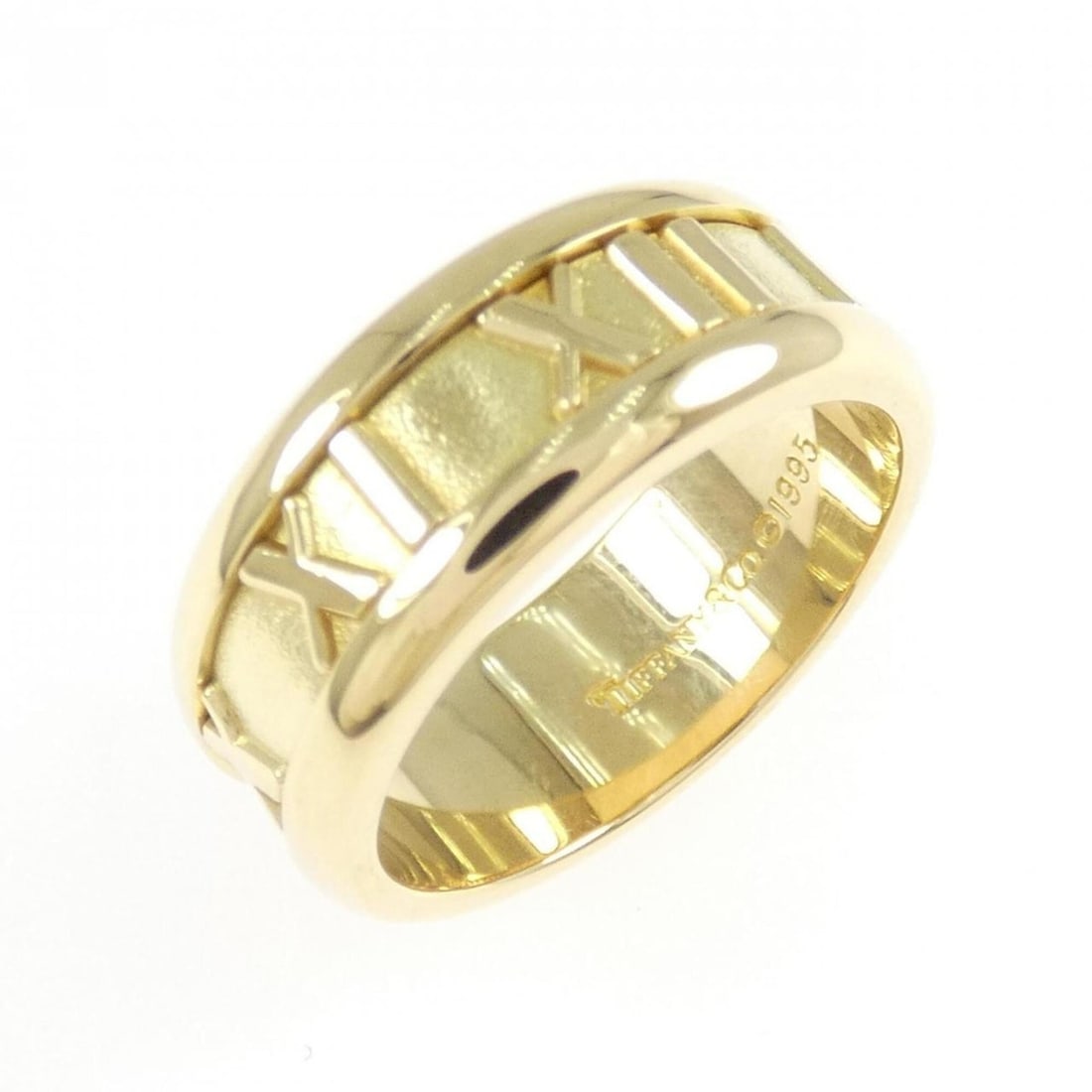 Tiffany Atlas Ring: --- Catalog ---Category: SizeJP Size: 9US Size: 5Category: DesignType: Band ringGender: WomenMaterial: Yellow gold (18K)Category: GeneralBrand: Tiffany--- Item List ---Section: ConditionRanking: Rank