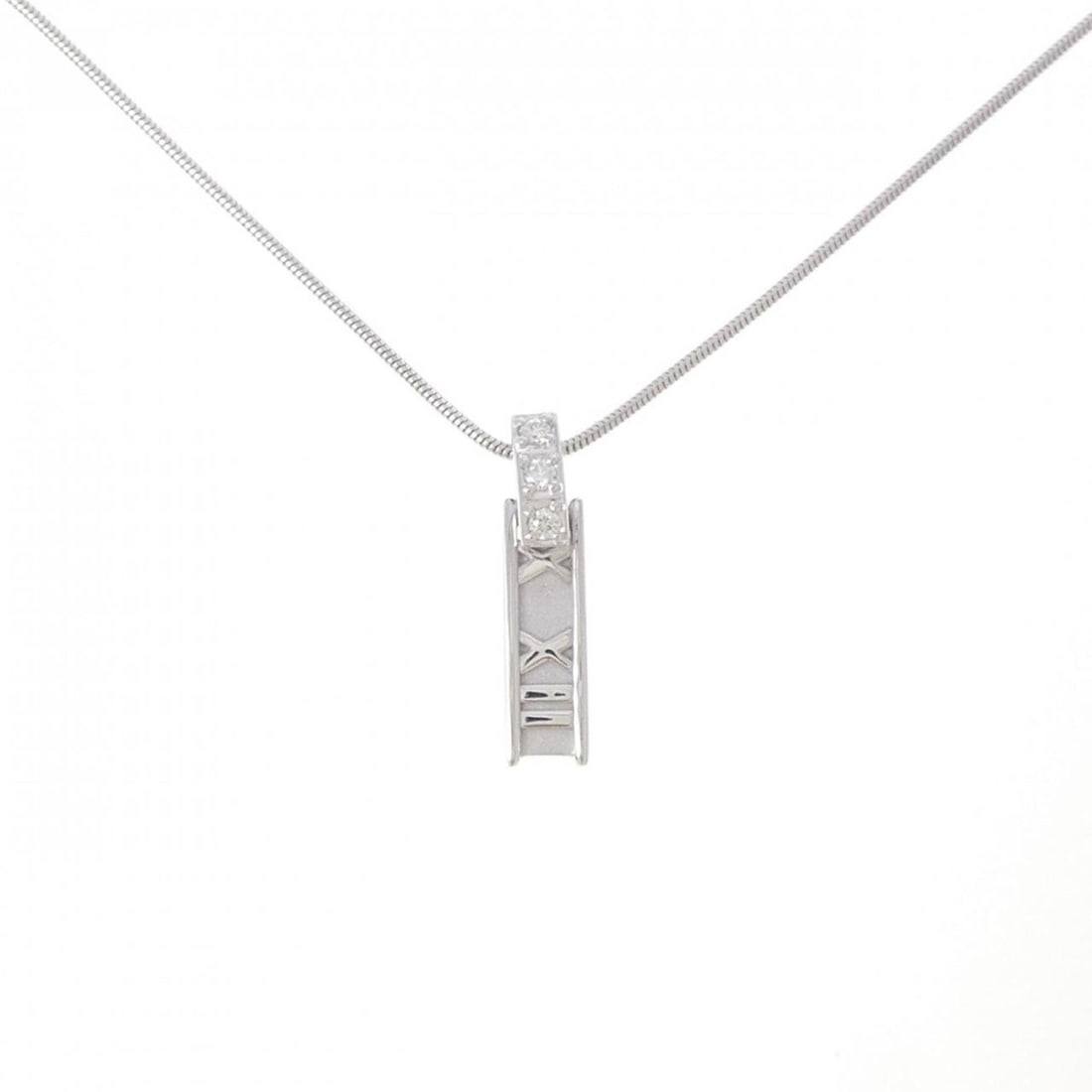 Tiffany Atlas Necklace: --- Catalog ---Category: SizePendant Size: 21.9mm x 5.3mm / 0.86'' x 0.2''Neck Circumference: 42 cm / 16.53''Category: DesignGender: WomenMaterial: White gold (18K)Pendant Type: PendantNecklace Type: